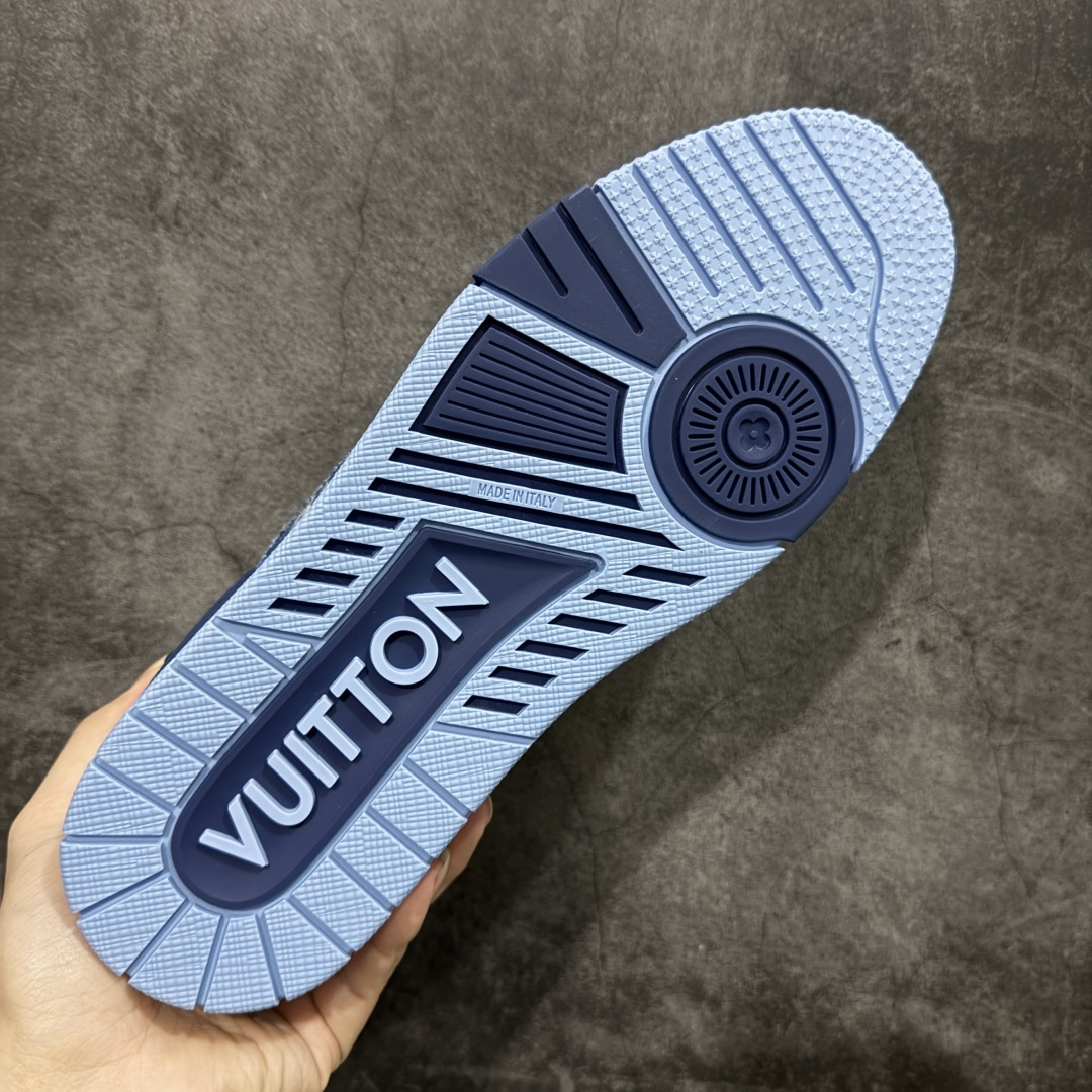 图片[9]-【莞产YS版本】Louis Vuitton Trainer lv时装走秀运动鞋 完美鞋型超高的清洁度 零毛边线头瑕疵 全套原楦原纸版原鞋开模 全网最具灵魂的版型 正确原装黄色鞋盒 正确中底印花 鞋面印花3D高频深度立体 全鞋电脑针车 紧密相连 针距密度一致 环保乳胶注塑鞋垫 厚度脚感还原原版 皮面裁剪部位 统一油边封口工艺 原装橡胶大底含胶量大底组合零偏差 专柜全套包装 防尘袋 说明书 质保卡 男女鞋 尺码： 39 40 41 42 43 44 45-选品中心