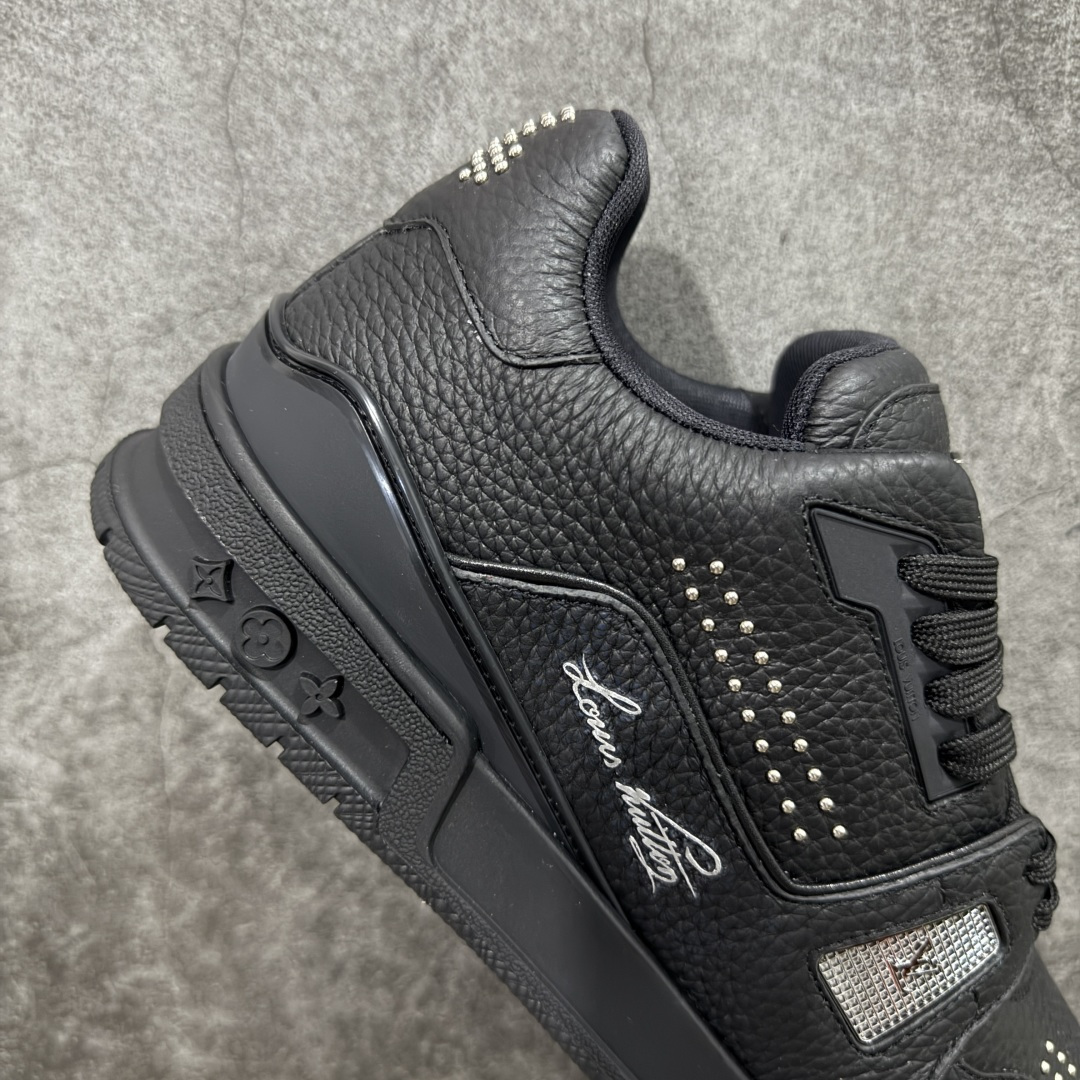 图片[7]-【莞产YS版本】Louis Vuitton Trainer lv时装走秀运动鞋 完美鞋型超高的清洁度 零毛边线头瑕疵 全套原楦原纸版原鞋开模 全网最具灵魂的版型 正确原装黄色鞋盒 正确中底印花 鞋面印花3D高频深度立体 全鞋电脑针车 紧密相连 针距密度一致 环保乳胶注塑鞋垫 厚度脚感还原原版 皮面裁剪部位 统一油边封口工艺 原装橡胶大底含胶量大底组合零偏差 专柜全套包装 防尘袋 说明书 质保卡 男女鞋 尺码： 39 40 41 42 43 44 45-选品中心