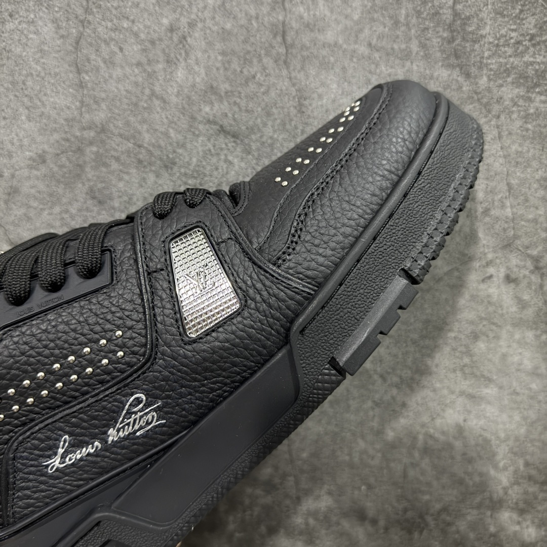 图片[6]-【莞产YS版本】Louis Vuitton Trainer lv时装走秀运动鞋 完美鞋型超高的清洁度 零毛边线头瑕疵 全套原楦原纸版原鞋开模 全网最具灵魂的版型 正确原装黄色鞋盒 正确中底印花 鞋面印花3D高频深度立体 全鞋电脑针车 紧密相连 针距密度一致 环保乳胶注塑鞋垫 厚度脚感还原原版 皮面裁剪部位 统一油边封口工艺 原装橡胶大底含胶量大底组合零偏差 专柜全套包装 防尘袋 说明书 质保卡 男女鞋 尺码： 39 40 41 42 43 44 45-选品中心