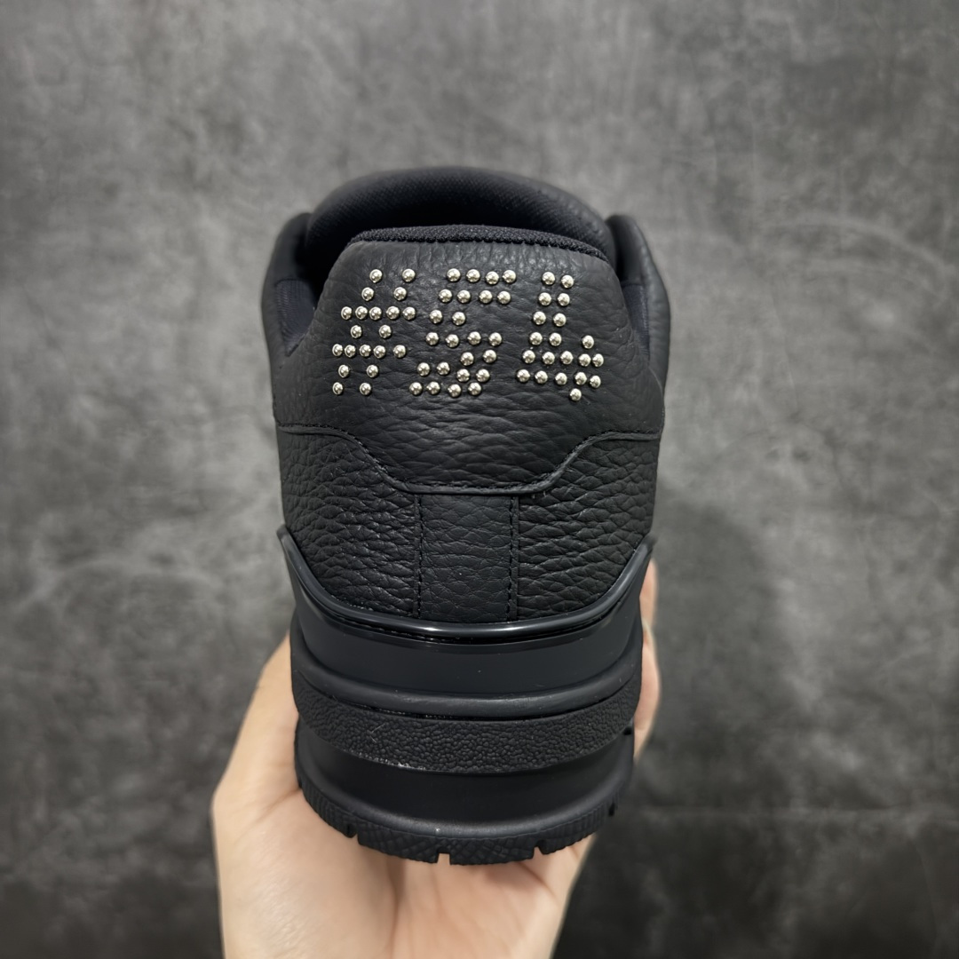 图片[4]-【莞产YS版本】Louis Vuitton Trainer lv时装走秀运动鞋 完美鞋型超高的清洁度 零毛边线头瑕疵 全套原楦原纸版原鞋开模 全网最具灵魂的版型 正确原装黄色鞋盒 正确中底印花 鞋面印花3D高频深度立体 全鞋电脑针车 紧密相连 针距密度一致 环保乳胶注塑鞋垫 厚度脚感还原原版 皮面裁剪部位 统一油边封口工艺 原装橡胶大底含胶量大底组合零偏差 专柜全套包装 防尘袋 说明书 质保卡 男女鞋 尺码： 39 40 41 42 43 44 45-选品中心