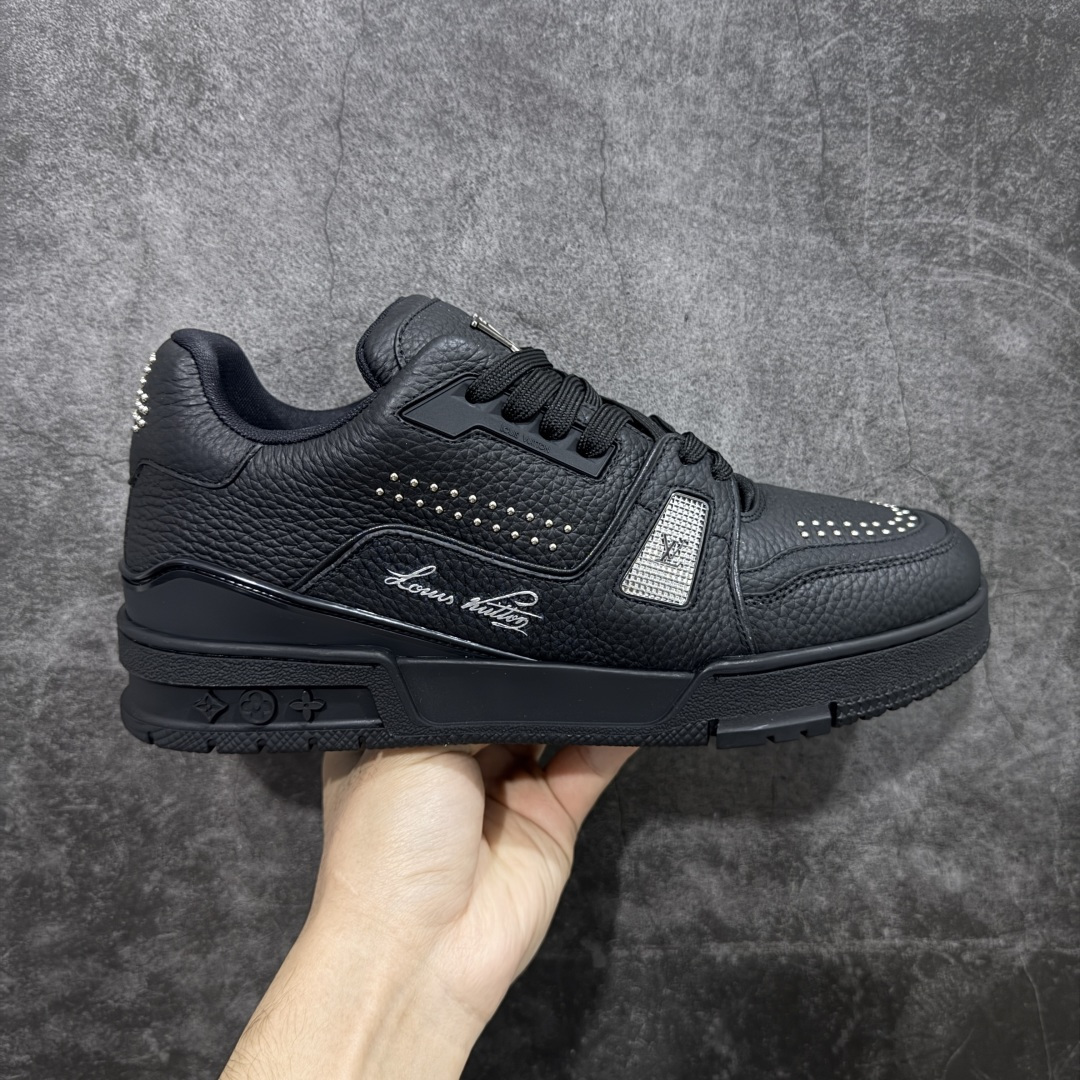 【莞产YS版本】Louis Vuitton Trainer lv时装走秀运动鞋 完美鞋型超高的清洁度 零毛边线头瑕疵 全套原楦原纸版原鞋开模 全网最具灵魂的版型 正确原装黄色鞋盒 正确中底印花 鞋面印花3D高频深度立体 全鞋电脑针车 紧密相连 针距密度一致 环保乳胶注塑鞋垫 厚度脚感还原原版 皮面裁剪部位 统一油边封口工艺 原装橡胶大底含胶量大底组合零偏差 专柜全套包装 防尘袋 说明书 质保卡 男女鞋 尺码: 39 40 41 42 43 44 45-选品中心