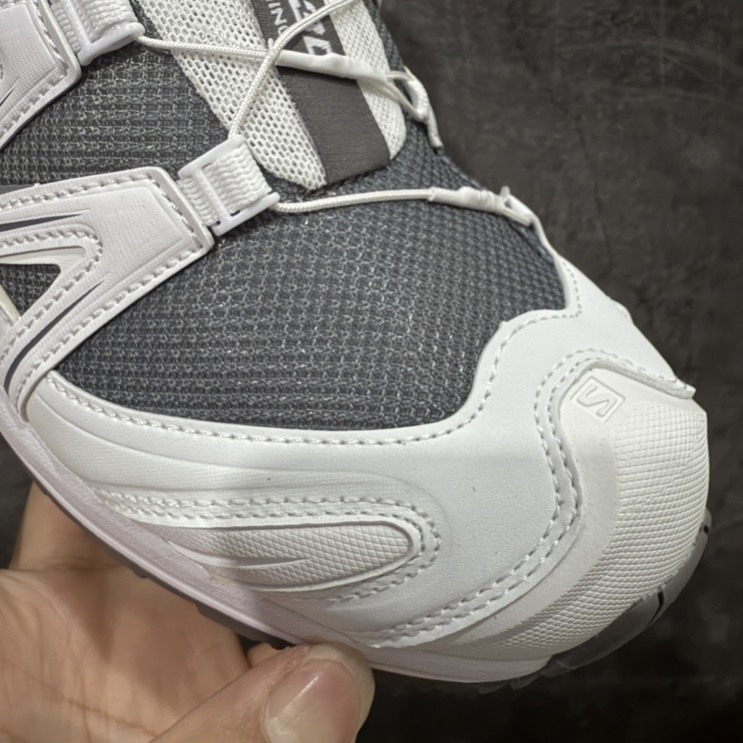 图片[5]-【666版本】SALOMON 萨洛蒙 XA PRO 3D 户外运动 网布减震防滑透气 低帮跑步鞋 男女同款 白灰渐变 472457 全新品质 巅峰之作 所有配色均购物原版拆解1：1开发 原材料打造 非市场公版便宜货 私模大底 清洁度比市场所有版本都高 全套原纸板楦头开发 原厂网布配套 确保原汁原味 完美呈现版型 原档数据独家私模五层组合大底 男女鞋同步官方开发至46 原装Ortholite轻量化鞋垫 中底布带钢印编号 原厂TPU锁扣 进口港宝加持 后跟自然饱满 还原公司包裹性 鞋面采用SENSIFT贴合技术 全方位贴合包裹脚型 鞋跟部鞋底牵引设计 提供强大的抓地性能 更适应野外崎岖不平的道路 其3D ADVANCED CHASSIS底盘 材料轻量大化 钉齿设计更具稳定性 防护性 鞋底易磨损区运用CONTAGRIP高耐磨材料 应对城市硬质路面长距离跑考验 尺码：36 36.5 37.5 38 38.5 39 40 40.5 41 42 42.5 43 44 45 46-选品中心