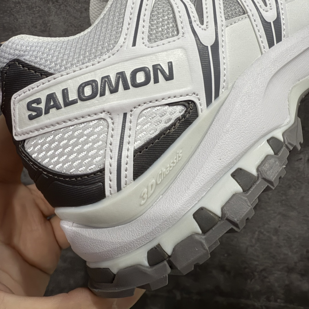 图片[3]-【666版本】SALOMON 萨洛蒙 XA PRO 3D 户外运动 网布减震防滑透气 低帮跑步鞋 男女同款 白灰渐变 472457 全新品质 巅峰之作 所有配色均购物原版拆解1：1开发 原材料打造 非市场公版便宜货 私模大底 清洁度比市场所有版本都高 全套原纸板楦头开发 原厂网布配套 确保原汁原味 完美呈现版型 原档数据独家私模五层组合大底 男女鞋同步官方开发至46 原装Ortholite轻量化鞋垫 中底布带钢印编号 原厂TPU锁扣 进口港宝加持 后跟自然饱满 还原公司包裹性 鞋面采用SENSIFT贴合技术 全方位贴合包裹脚型 鞋跟部鞋底牵引设计 提供强大的抓地性能 更适应野外崎岖不平的道路 其3D ADVANCED CHASSIS底盘 材料轻量大化 钉齿设计更具稳定性 防护性 鞋底易磨损区运用CONTAGRIP高耐磨材料 应对城市硬质路面长距离跑考验 尺码：36 36.5 37.5 38 38.5 39 40 40.5 41 42 42.5 43 44 45 46-选品中心