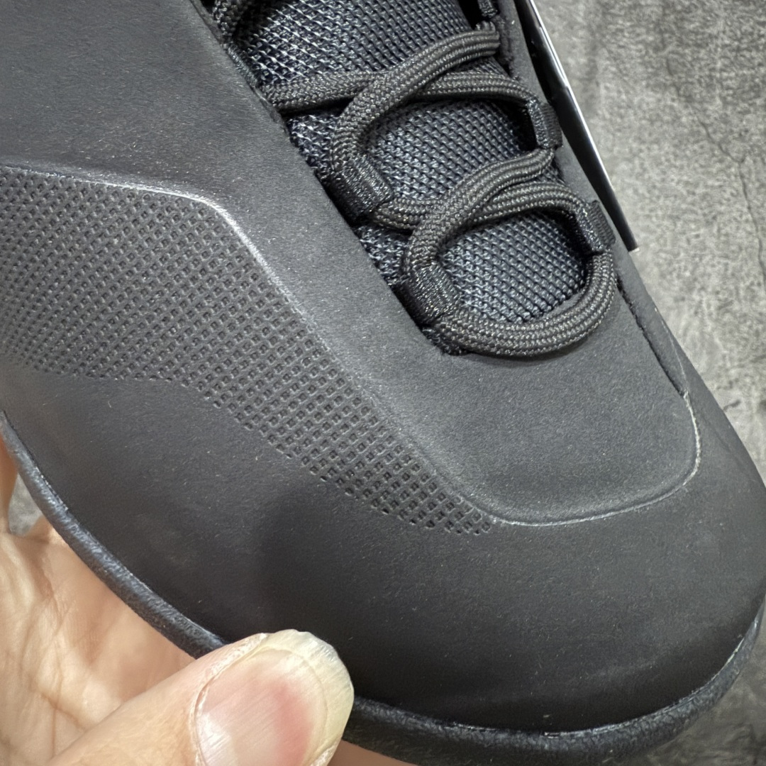 图片[5]-【莞产原盒版】Arcteryx始祖鸟 Konseal Shoe 舒适 防滑耐磨透气支撑抓地 登山鞋 黑金 正确原盒 全鞋采用头层麂皮 耐磨防滑黄金V底 莞产高品质 区别市场通货 代购指定版本 原数据开发 不掉标 正确高频字体 鸟爪细节完美 区别市场公版货 错误字体货 中底带钢印上脚舒适轻便无负重感 四季百搭 始祖鸟 KONSEAL 轻量户外鞋，这双鞋，不仅仅可以穿着逛街上班，更可以穿着徒步旅游甚至攀岩！说实话，没多少人真的会去攀岩，经我们试穿，这双鞋，日常穿也是非常舒服轻便！搭配日常的衣服完全不违和！结构中底TPU底盘，保护双脚。配置3D模具保护双脚+一体化系带系统，鞋面防撕裂网布、TPU保护膜和牛巴革合成面料，喜欢放心入！这种类型的鞋子咱们家超难得遇到一次，喜欢一定不要错过 尺码：39-45-选品中心