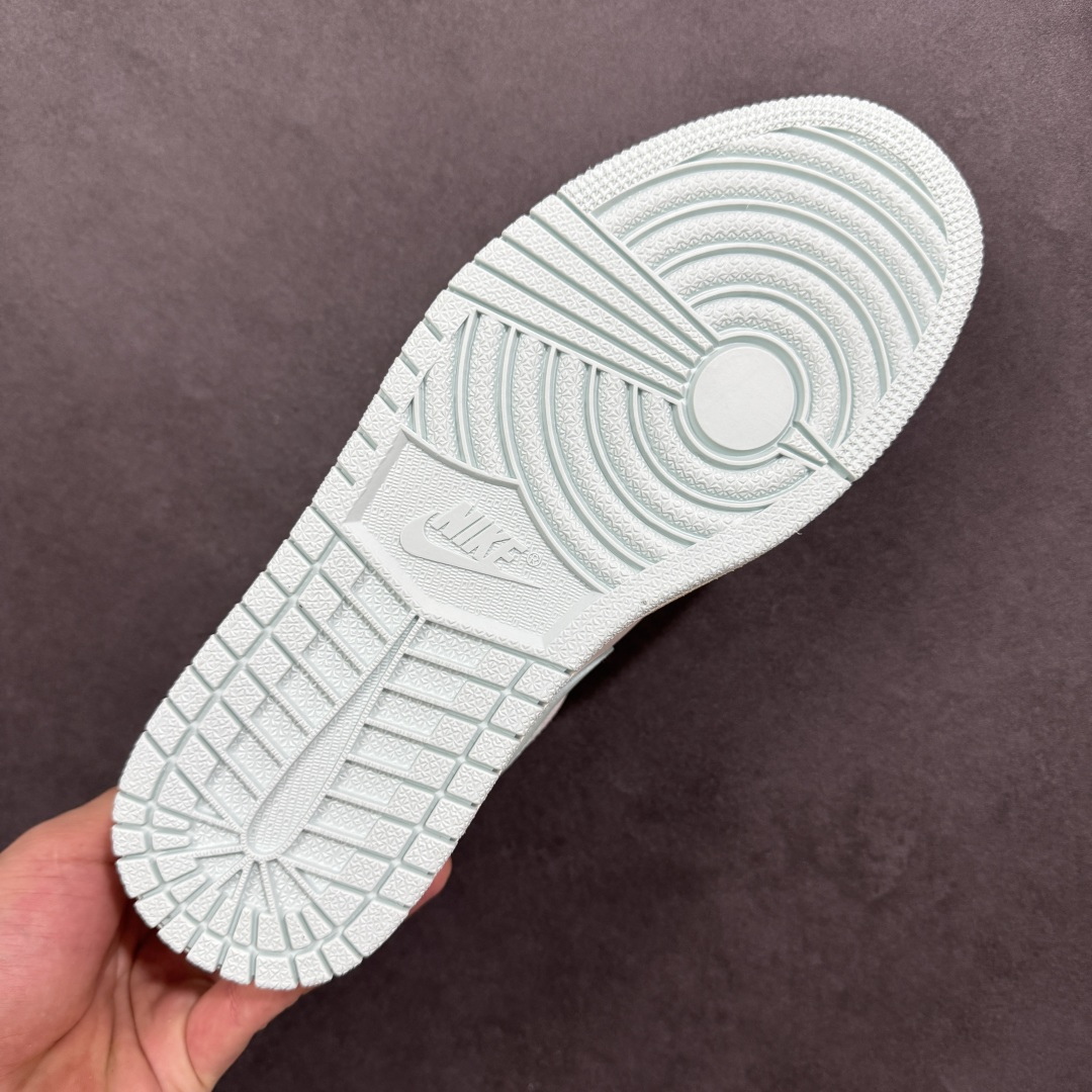 图片[9]-【H11版本】耐克Nike Air Jordan 1 AJ1经典复古经典低帮百搭文化篮球鞋 DC0774-134 公司级真标半码制#原档案原数据开发版型#采用荔枝纹头层皮革鞋面材质#原厂立体填充鞋舌海绵#中底注胶孔及缜密中底拉帮工艺#原数据开发模具大底 尺码：35.5 36 36.5 37.5 38 38.5 39 40 40.5 41 42 42.5 43 44 44.5 45 46 47.5 编码：H11B270280-选品中心