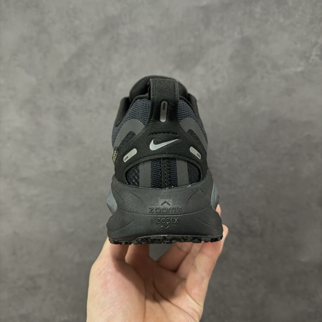 图片[4]-【公司级】Nike VOMERO 18 GTX 耐克 舒适减震防滑 低帮跑步鞋 全掌ReactX泡绵中底 前掌和后跟还配备了Air Zoom气垫单元 据说跑起来更快更舒适哦 这次最大的升级点 首次引入了ReactX泡绵 货号： HQ7001-001 尺码：40-45-选品中心