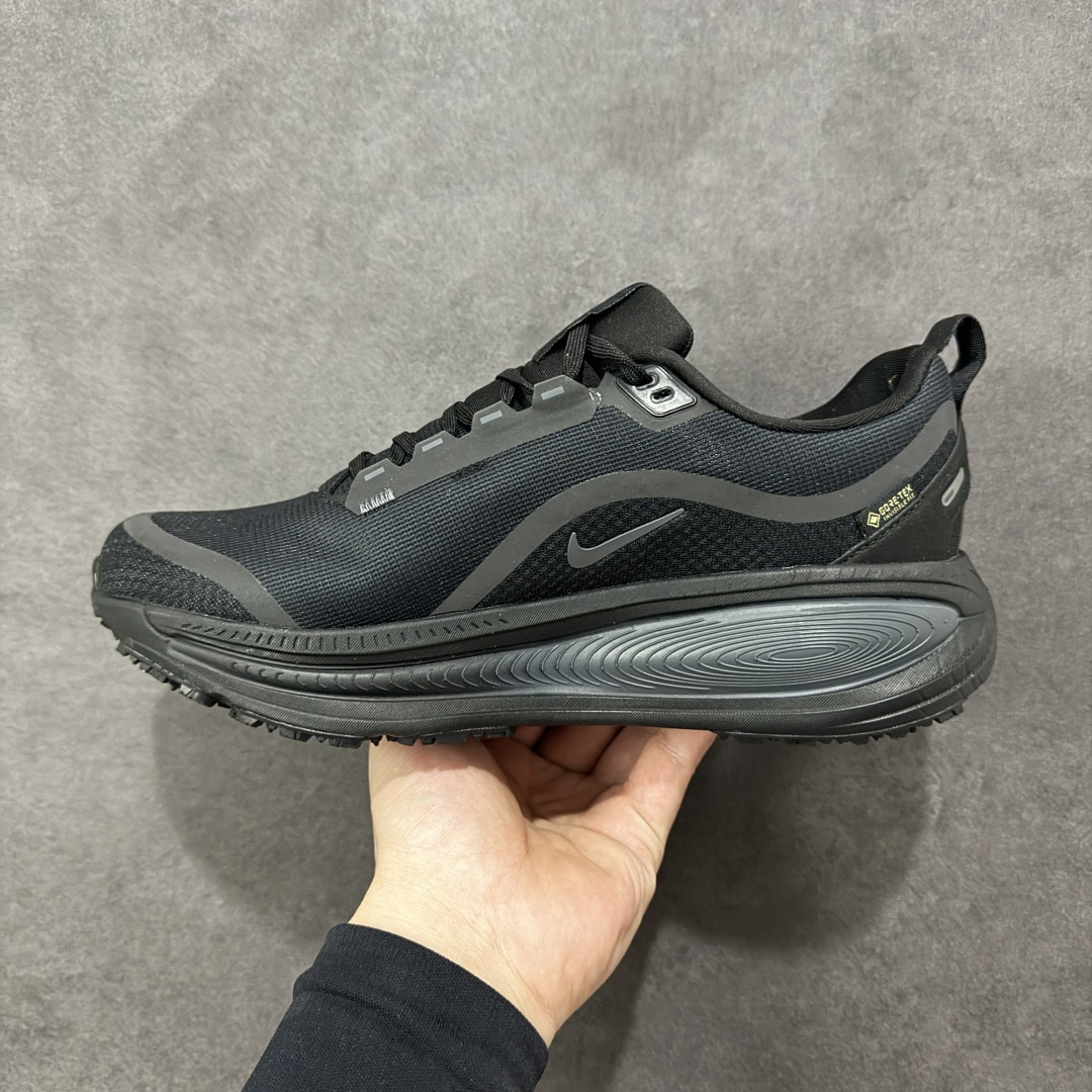 图片[2]-【公司级】Nike VOMERO 18 GTX 耐克 舒适减震防滑 低帮跑步鞋 全掌ReactX泡绵中底 前掌和后跟还配备了Air Zoom气垫单元 据说跑起来更快更舒适哦 这次最大的升级点 首次引入了ReactX泡绵 货号： HQ7001-001 尺码：40-45-选品中心