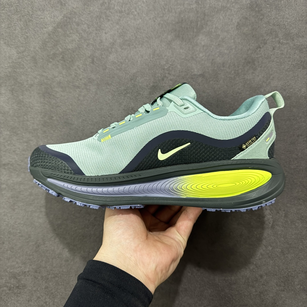 图片[2]-【公司级】Nike VOMERO 18 GTX 耐克 舒适减震防滑 低帮跑步鞋 全掌ReactX泡绵中底 前掌和后跟还配备了Air Zoom气垫单元 据说跑起来更快更舒适哦 这次最大的升级点 首次引入了ReactX泡绵 货号： HQ7001-300 尺码：40-45-选品中心