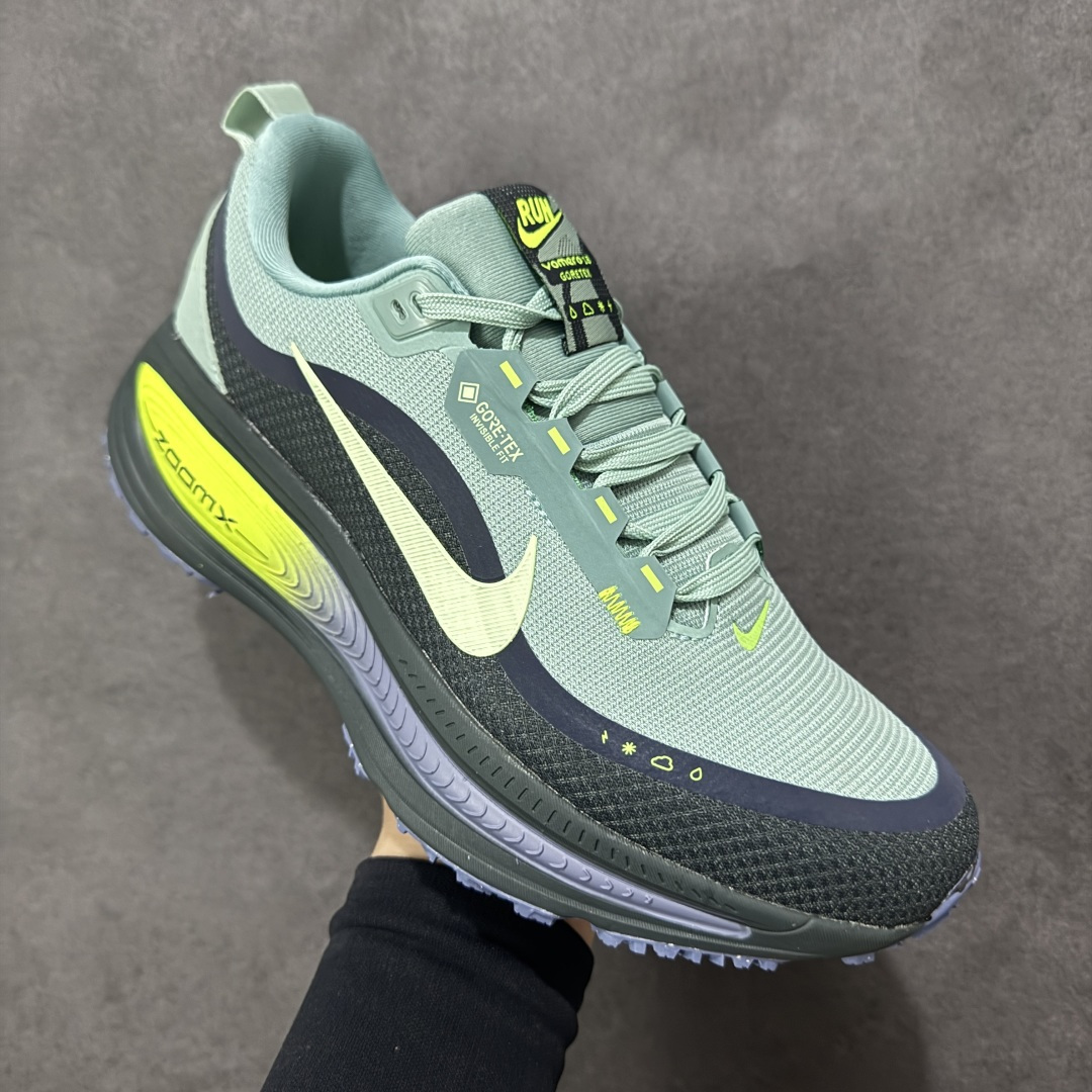 图片[3]-【公司级】Nike VOMERO 18 GTX 耐克 舒适减震防滑 低帮跑步鞋 全掌ReactX泡绵中底 前掌和后跟还配备了Air Zoom气垫单元 据说跑起来更快更舒适哦 这次最大的升级点 首次引入了ReactX泡绵 货号： HQ7001-300 尺码：40-45-选品中心