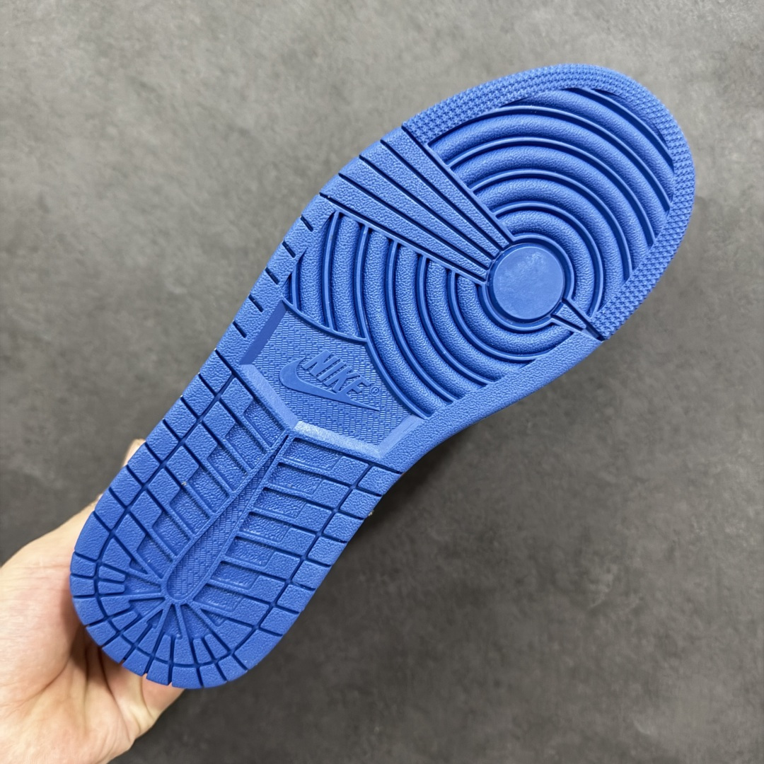 图片[9]-【福利特价】Fragment Design x Union x Jordan Air Jordan 1 Retro High Og Nrg 三方联名款 牛皮 舒适 防滑 高帮 复古篮球鞋 男女同款 蓝白拼接 Air Jordan 1于1985年推出，是耐克第一双以乔丹名字命名的篮球鞋，正是这双鞋，开启了一个时代。Air Jordan 1外形的灵感来自于在当年风靡一时的AirForce 1，同时降低中底厚度，减轻重量，增加贴地感，并采用了后掌Air Sole气垫和最经典的飞翼Logo来自于当时的Nike创意总监Peter Moore。 货号：IQ7847-001 尺码：36 36.5 37.5 38 38.5 39 40 40.5 41 42 42.5 43 44 44.5 45-选品中心