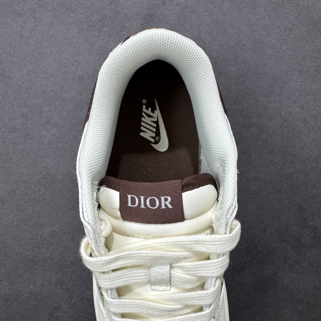 【纯原】Nike SB Dunk Low “迪奥联名——涂鸦米酒红勾” 高端定制 低帮休闲板鞋 定制鞋盒