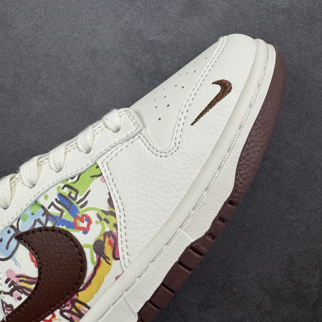 【纯原】Nike SB Dunk Low “迪奥联名——涂鸦米酒红勾” 高端定制 低帮休闲板鞋 定制鞋盒