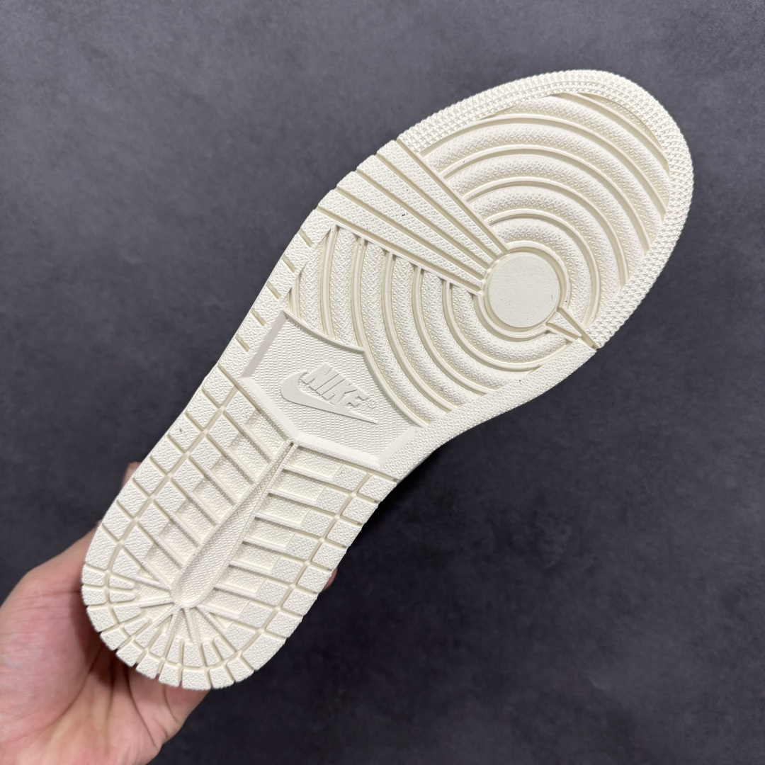 图片[9]-【公司级头层版】Air Jordan 1 High OG 高帮 白棕 AJ1 乔丹1代 aj1 乔1 高邦 金人吊牌 乔丹篮球鞋系列555088-160 采用正确头层皮组合荔枝纹头层皮革鞋面材质 中底注胶孔及缜密中底拉帮工艺 内置气垫及耐磨橡胶大底 尺码：36-47.5-选品中心