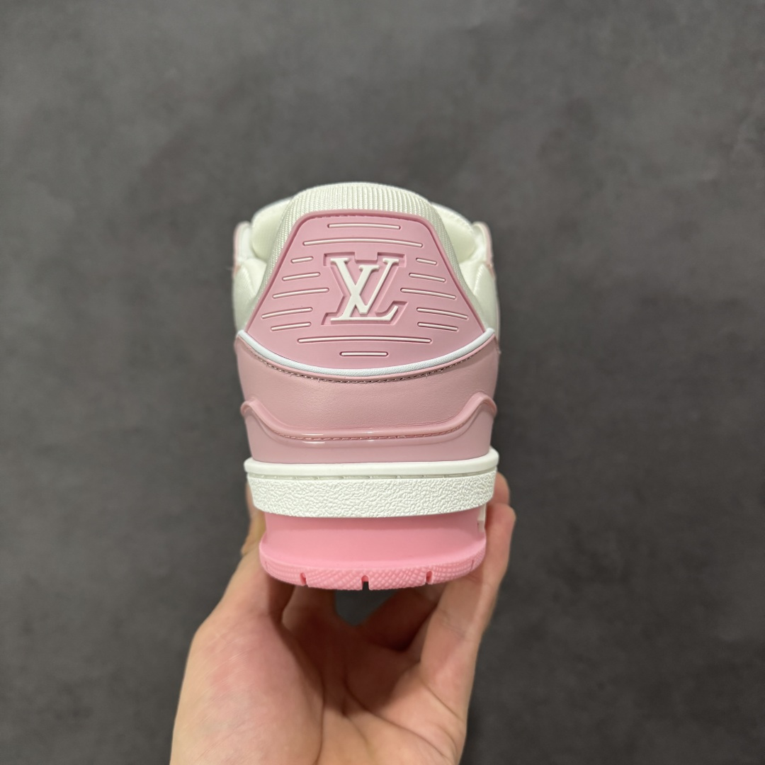 图片[4]-【广东纯原版本】LV Run Away 运动鞋 拼接 Epi 牛皮革和 Monogram 压纹粒面牛皮革，再现传统跑鞋的灵感启发。楔形外底延续标志性设计，品牌字母和标识分饰鞋舌和鞋后。Monogram 压纹粒面牛皮革和 Epi 牛皮革橡胶外底 尺码：35-45 编码：FJB390400-选品中心