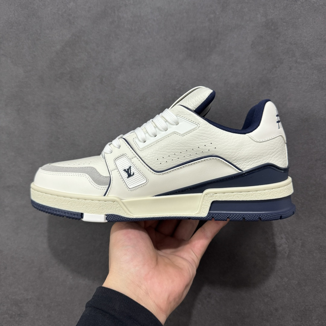 图片[2]-【广东纯原版本】LV Run Away 运动鞋 拼接 Epi 牛皮革和 Monogram 压纹粒面牛皮革，再现传统跑鞋的灵感启发。楔形外底延续标志性设计，品牌字母和标识分饰鞋舌和鞋后。Monogram 压纹粒面牛皮革和 Epi 牛皮革橡胶外底 尺码：35-45 编码：FJB390400-选品中心