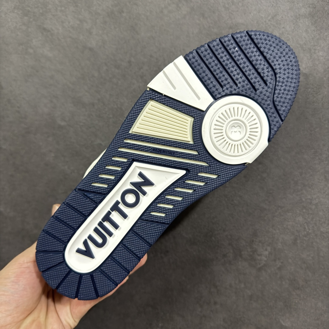 图片[9]-【广东纯原版本】LV Run Away 运动鞋 拼接 Epi 牛皮革和 Monogram 压纹粒面牛皮革，再现传统跑鞋的灵感启发。楔形外底延续标志性设计，品牌字母和标识分饰鞋舌和鞋后。Monogram 压纹粒面牛皮革和 Epi 牛皮革橡胶外底 尺码：35-45 编码：FJB390400-选品中心