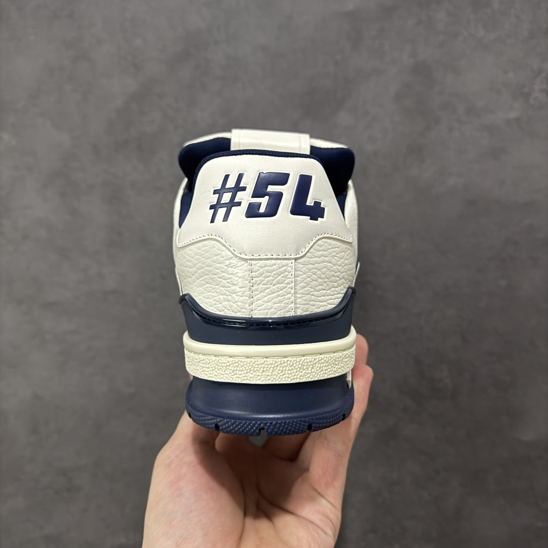 图片[4]-【广东纯原版本】LV Run Away 运动鞋 拼接 Epi 牛皮革和 Monogram 压纹粒面牛皮革，再现传统跑鞋的灵感启发。楔形外底延续标志性设计，品牌字母和标识分饰鞋舌和鞋后。Monogram 压纹粒面牛皮革和 Epi 牛皮革橡胶外底 尺码：35-45 编码：FJB390400-选品中心