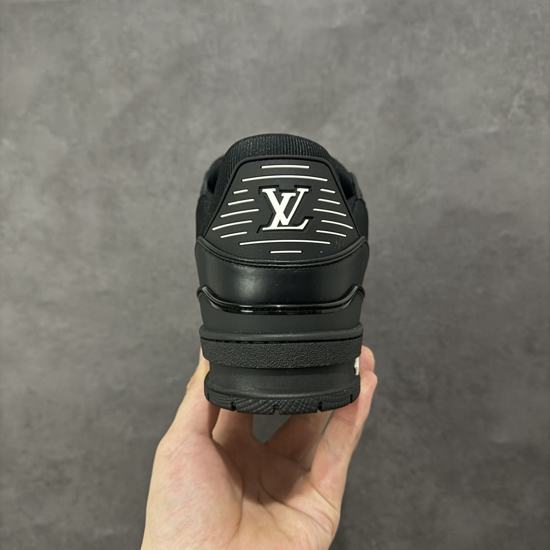 图片[4]-【广东纯原版本】LV Run Away 运动鞋 拼接 Epi 牛皮革和 Monogram 压纹粒面牛皮革，再现传统跑鞋的灵感启发。楔形外底延续标志性设计，品牌字母和标识分饰鞋舌和鞋后。Monogram 压纹粒面牛皮革和 Epi 牛皮革橡胶外底 尺码：35-45 编码：FJB390400-选品中心