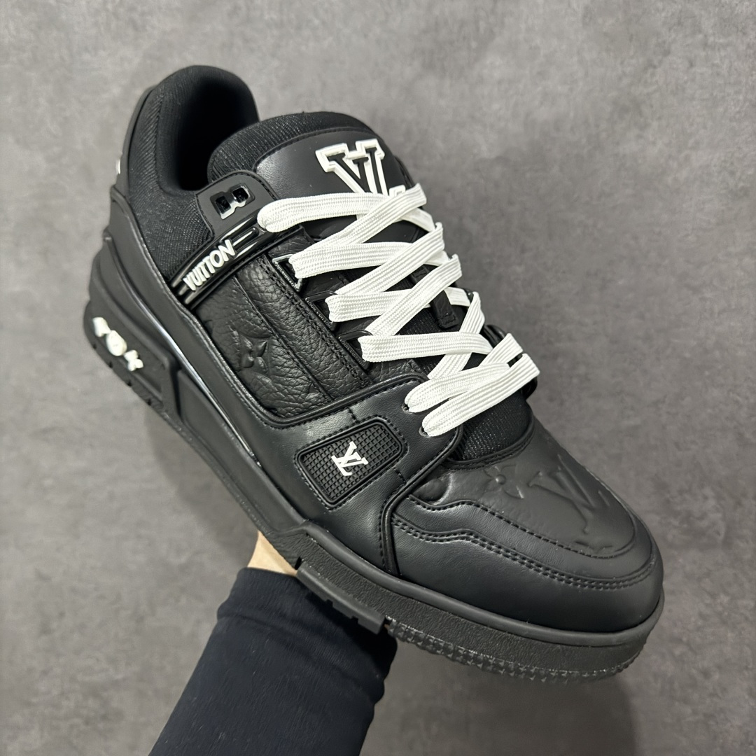 图片[3]-【广东纯原版本】LV Run Away 运动鞋 拼接 Epi 牛皮革和 Monogram 压纹粒面牛皮革，再现传统跑鞋的灵感启发。楔形外底延续标志性设计，品牌字母和标识分饰鞋舌和鞋后。Monogram 压纹粒面牛皮革和 Epi 牛皮革橡胶外底 尺码：35-45 编码：FJB390400-选品中心