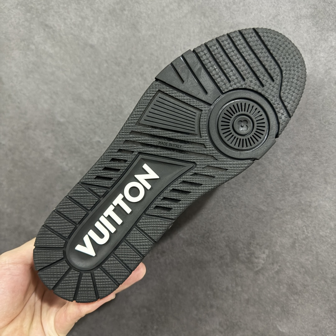 图片[9]-【广东纯原版本】LV Run Away 运动鞋 拼接 Epi 牛皮革和 Monogram 压纹粒面牛皮革，再现传统跑鞋的灵感启发。楔形外底延续标志性设计，品牌字母和标识分饰鞋舌和鞋后。Monogram 压纹粒面牛皮革和 Epi 牛皮革橡胶外底 尺码：35-45 编码：FJB390400-选品中心