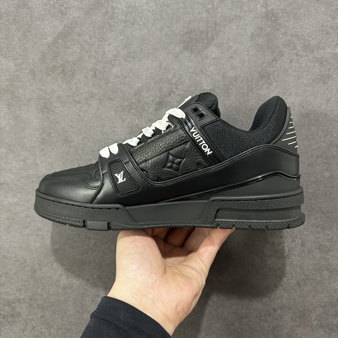 图片[2]-【广东纯原版本】LV Run Away 运动鞋 拼接 Epi 牛皮革和 Monogram 压纹粒面牛皮革，再现传统跑鞋的灵感启发。楔形外底延续标志性设计，品牌字母和标识分饰鞋舌和鞋后。Monogram 压纹粒面牛皮革和 Epi 牛皮革橡胶外底 尺码：35-45 编码：FJB390400-选品中心