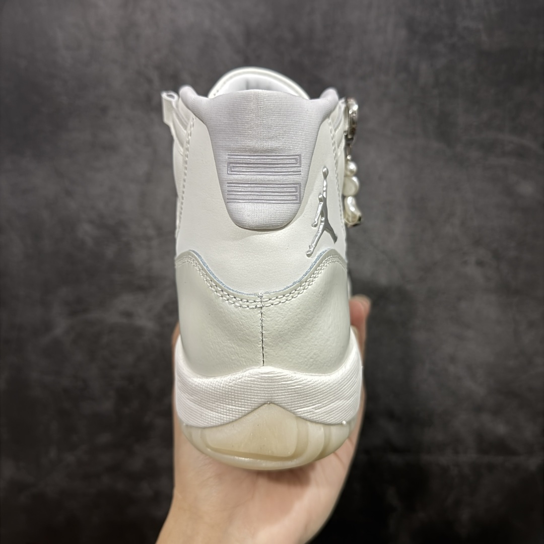图片[4]-【外贸纯原】Air Jordan 11 Retro \”Pearl\” AJ11 乔丹11代高帮珍珠白 货号：AR0715-110 专业AJ外贸大厂出品 纯原质感 进口头层皮料 中底拉帮线 整体清洁度等各方面细节完全一键转发碾压市面诸多嘴炮\”纯原\” 升级原楦原纸版数据开发版型 采用漆皮镀膜牛培革组合耐磨防刮牛津布鞋面材质 搭载原厂碳纤维缓震中底 还原ZP细节 原厂流水成型工艺 厂级拉帮注胶效果 尺码： 40 40.5 41 42 42.5 43 44 45 46 47.5-选品中心