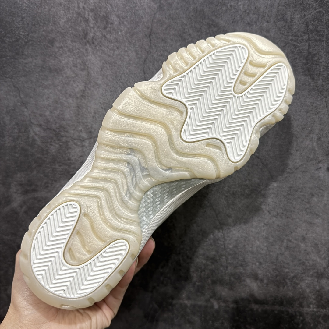 图片[9]-【外贸纯原】Air Jordan 11 Retro \”Pearl\” AJ11 乔丹11代高帮珍珠白 货号：AR0715-110 专业AJ外贸大厂出品 纯原质感 进口头层皮料 中底拉帮线 整体清洁度等各方面细节完全一键转发碾压市面诸多嘴炮\”纯原\” 升级原楦原纸版数据开发版型 采用漆皮镀膜牛培革组合耐磨防刮牛津布鞋面材质 搭载原厂碳纤维缓震中底 还原ZP细节 原厂流水成型工艺 厂级拉帮注胶效果 尺码： 40 40.5 41 42 42.5 43 44 45 46 47.5-选品中心