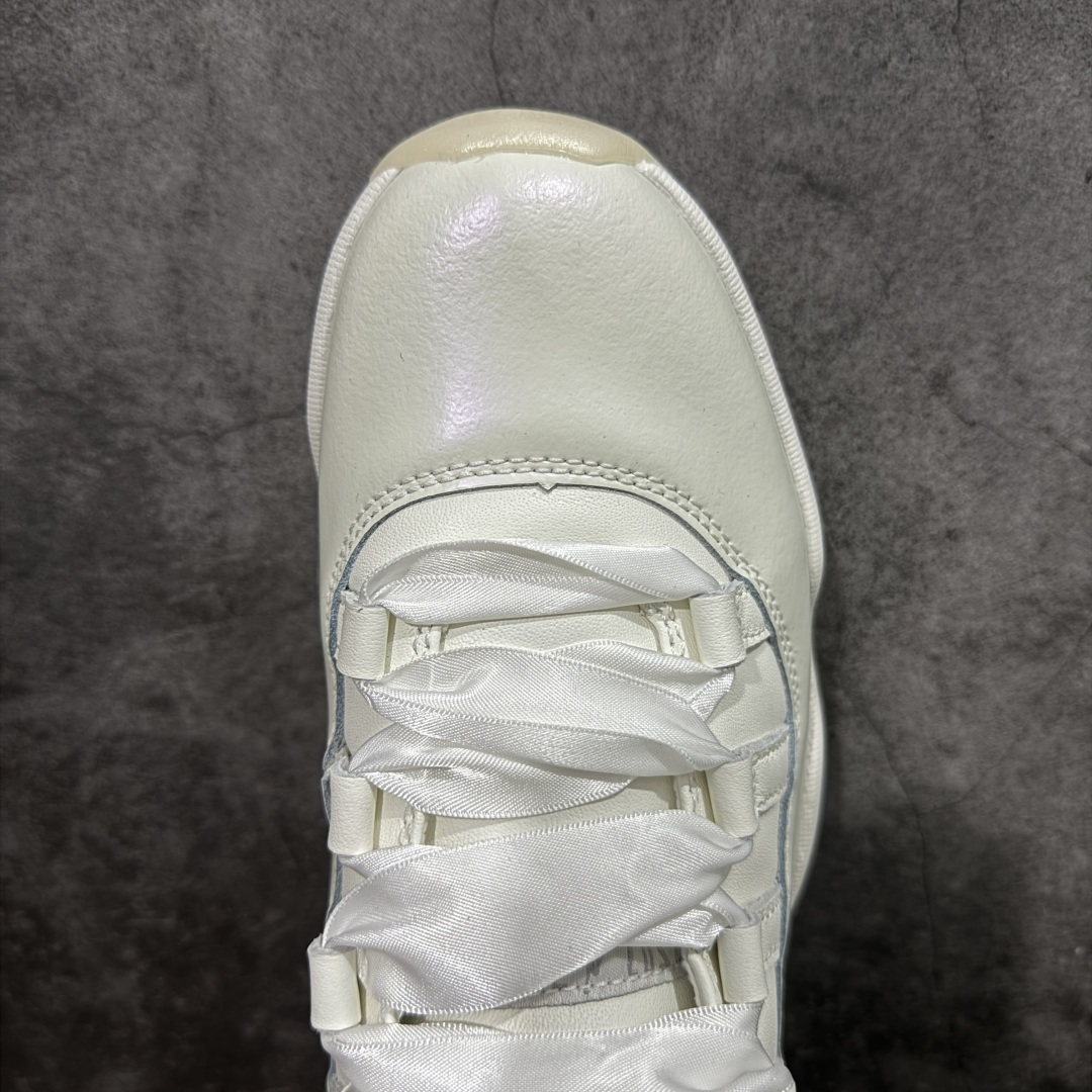 图片[5]-【外贸纯原】Air Jordan 11 Retro \”Pearl\” AJ11 乔丹11代高帮珍珠白 货号：AR0715-110 专业AJ外贸大厂出品 纯原质感 进口头层皮料 中底拉帮线 整体清洁度等各方面细节完全一键转发碾压市面诸多嘴炮\”纯原\” 升级原楦原纸版数据开发版型 采用漆皮镀膜牛培革组合耐磨防刮牛津布鞋面材质 搭载原厂碳纤维缓震中底 还原ZP细节 原厂流水成型工艺 厂级拉帮注胶效果 尺码： 40 40.5 41 42 42.5 43 44 45 46 47.5-选品中心