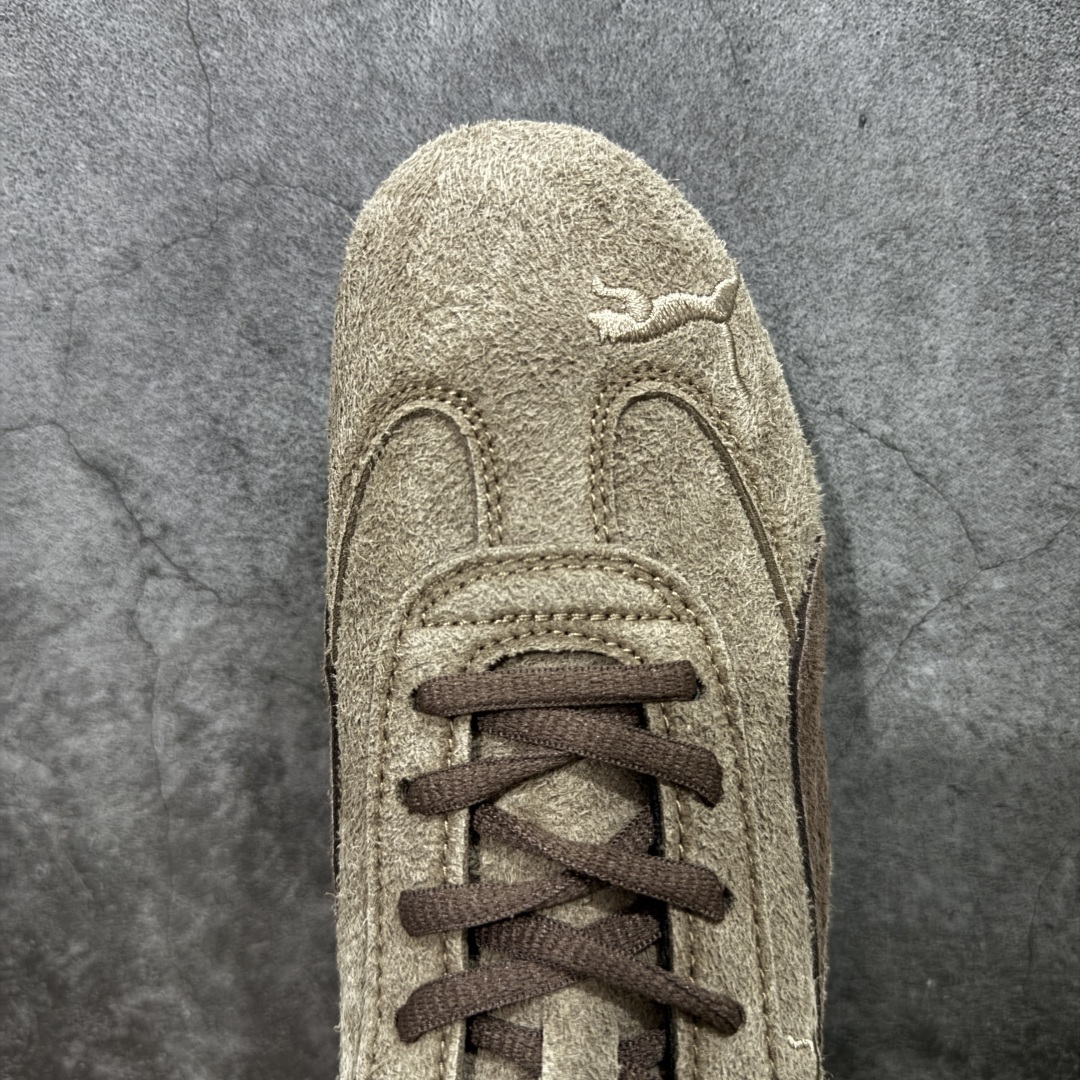 图片[5]-【公司级】Puma Roma M Motorsport 彪马罗马阿莫尔系列低帮复古运动休闲赛车跑鞋 全头层原厂反毛皮 全球知名运动品牌PUMA宝马赛车系列，融合了宝马车队的标志性配色，以趣味十足又前卫复古的设计引领潮流，将赛道精神融入街头时尚，开启前卫竞速之旅。自1978年巴伐利亚车队走上世界舞台，宝马赛车就在全球汽车制造和赛车运动领域留下了浓墨重彩的一笔。全新的两款BMW MMS Roma与BMW MMS Speedboat鞋款，均从宝马车型中汲取灵感。以黑或白为底色，融入经典配色，主打前卫复古风。Roma鞋款的鞋侧以复古的流线造型，缀以宝马经典Logo，巧妙吸睛；而Speedcat鞋款以亮眼三色条纹元素缀以舒适鞋面，赋予了独特的个性美学，演绎赛车的无尽能量。 货号：406828-01 号码 ：35.5 36 37 37.5 38 38.5 39 40 40.5 41 42 42.5 43 44 44.5 45-选品中心