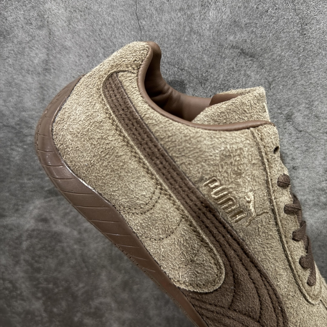 图片[7]-【公司级】Puma Roma M Motorsport 彪马罗马阿莫尔系列低帮复古运动休闲赛车跑鞋 全头层原厂反毛皮 全球知名运动品牌PUMA宝马赛车系列，融合了宝马车队的标志性配色，以趣味十足又前卫复古的设计引领潮流，将赛道精神融入街头时尚，开启前卫竞速之旅。自1978年巴伐利亚车队走上世界舞台，宝马赛车就在全球汽车制造和赛车运动领域留下了浓墨重彩的一笔。全新的两款BMW MMS Roma与BMW MMS Speedboat鞋款，均从宝马车型中汲取灵感。以黑或白为底色，融入经典配色，主打前卫复古风。Roma鞋款的鞋侧以复古的流线造型，缀以宝马经典Logo，巧妙吸睛；而Speedcat鞋款以亮眼三色条纹元素缀以舒适鞋面，赋予了独特的个性美学，演绎赛车的无尽能量。 货号：406828-01 号码 ：35.5 36 37 37.5 38 38.5 39 40 40.5 41 42 42.5 43 44 44.5 45-选品中心