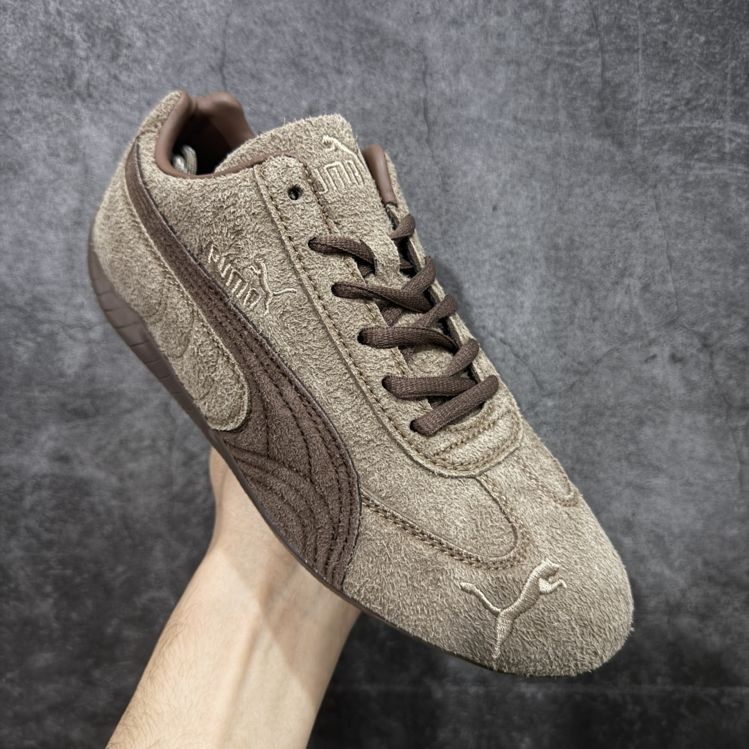 图片[3]-【公司级】Puma Roma M Motorsport 彪马罗马阿莫尔系列低帮复古运动休闲赛车跑鞋 全头层原厂反毛皮 全球知名运动品牌PUMA宝马赛车系列，融合了宝马车队的标志性配色，以趣味十足又前卫复古的设计引领潮流，将赛道精神融入街头时尚，开启前卫竞速之旅。自1978年巴伐利亚车队走上世界舞台，宝马赛车就在全球汽车制造和赛车运动领域留下了浓墨重彩的一笔。全新的两款BMW MMS Roma与BMW MMS Speedboat鞋款，均从宝马车型中汲取灵感。以黑或白为底色，融入经典配色，主打前卫复古风。Roma鞋款的鞋侧以复古的流线造型，缀以宝马经典Logo，巧妙吸睛；而Speedcat鞋款以亮眼三色条纹元素缀以舒适鞋面，赋予了独特的个性美学，演绎赛车的无尽能量。 货号：406828-01 号码 ：35.5 36 37 37.5 38 38.5 39 40 40.5 41 42 42.5 43 44 44.5 45-选品中心