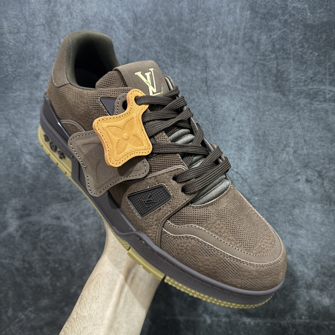 图片[3]-【天花板/Goat版】 市场最强版 没有之一的存在💪🏻 Louis Vuitton LV Trainer 系列全新版上架 手里有正品的可以对比下🆚懂货的看细节‼️ 此版品质是市场从未达到的新高度！ 整体版型 皮料 牛仔布的色差 压花纹路清晰度 后跟版型等等 都可以自行对比[机智]吊打市场所有货，怒甩十条街的那种，直接来正品对比图🆚，欢迎拿市场各大工厂的货来对比！ 尺码：35-45码-选品中心