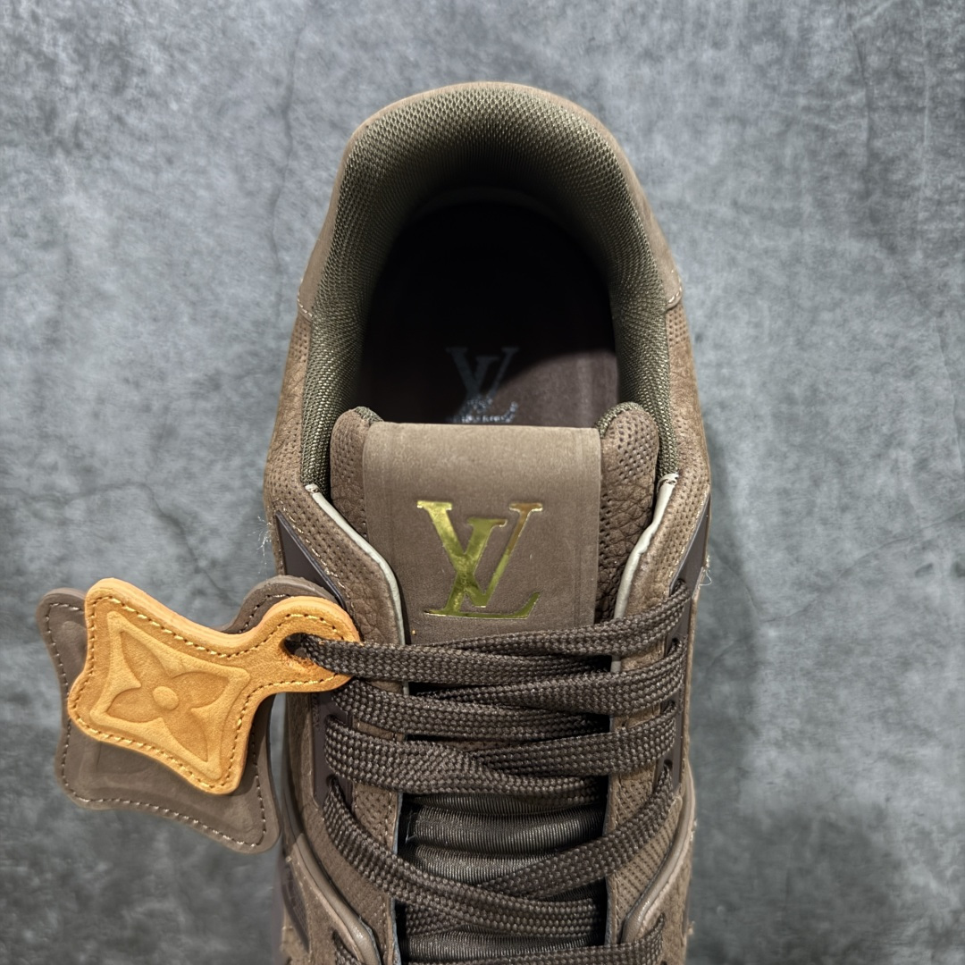 图片[8]-【天花板/Goat版】 市场最强版 没有之一的存在💪🏻 Louis Vuitton LV Trainer 系列全新版上架 手里有正品的可以对比下🆚懂货的看细节‼️ 此版品质是市场从未达到的新高度！ 整体版型 皮料 牛仔布的色差 压花纹路清晰度 后跟版型等等 都可以自行对比[机智]吊打市场所有货，怒甩十条街的那种，直接来正品对比图🆚，欢迎拿市场各大工厂的货来对比！ 尺码：35-45码-选品中心