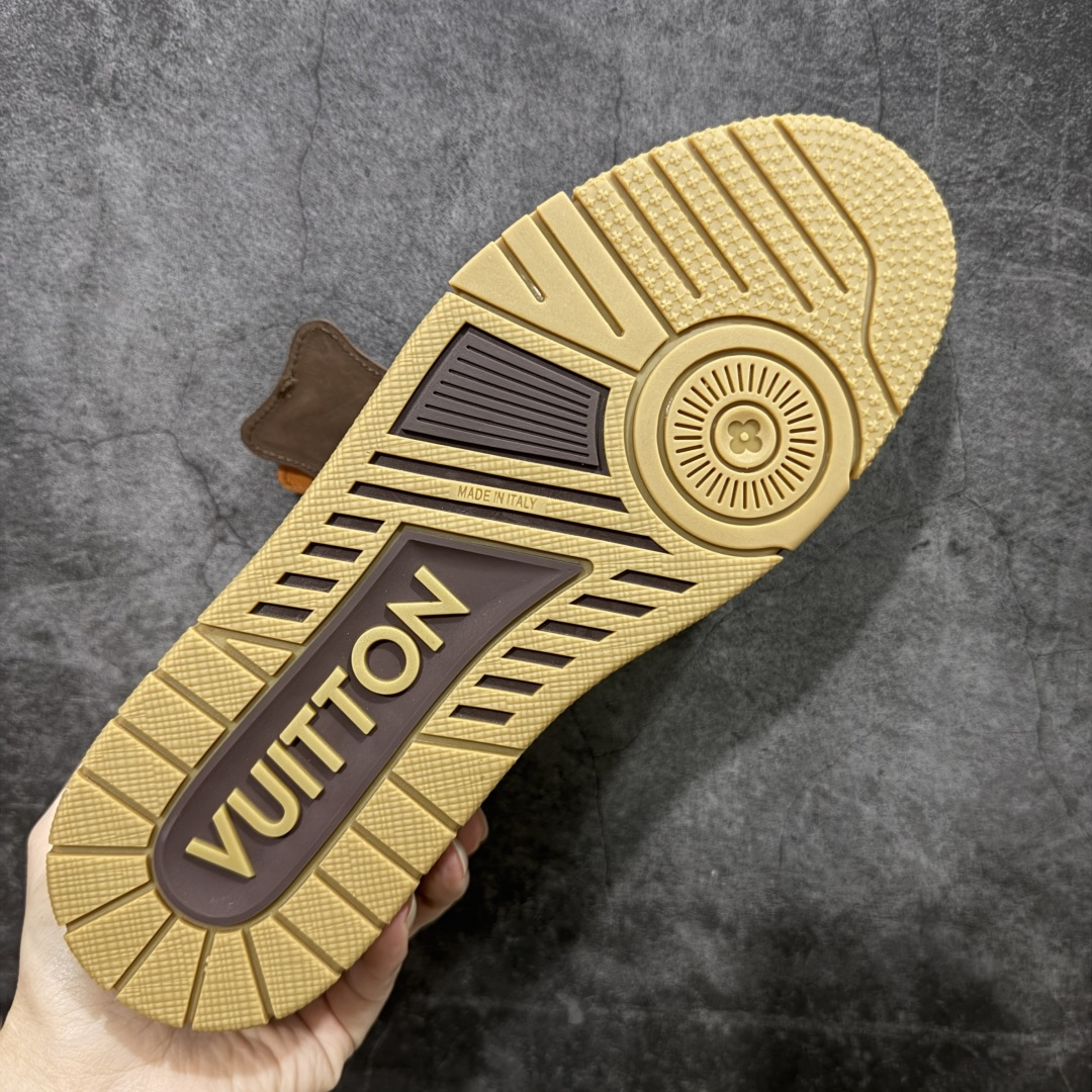 图片[9]-【天花板/Goat版】 市场最强版 没有之一的存在💪🏻 Louis Vuitton LV Trainer 系列全新版上架 手里有正品的可以对比下🆚懂货的看细节‼️ 此版品质是市场从未达到的新高度！ 整体版型 皮料 牛仔布的色差 压花纹路清晰度 后跟版型等等 都可以自行对比[机智]吊打市场所有货，怒甩十条街的那种，直接来正品对比图🆚，欢迎拿市场各大工厂的货来对比！ 尺码：35-45码-选品中心