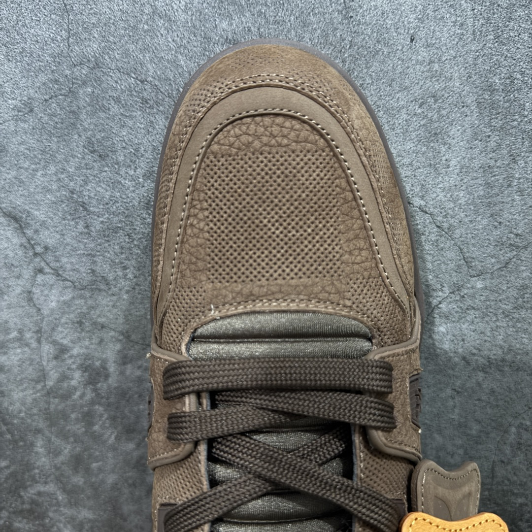 图片[5]-【天花板/Goat版】 市场最强版 没有之一的存在💪🏻 Louis Vuitton LV Trainer 系列全新版上架 手里有正品的可以对比下🆚懂货的看细节‼️ 此版品质是市场从未达到的新高度！ 整体版型 皮料 牛仔布的色差 压花纹路清晰度 后跟版型等等 都可以自行对比[机智]吊打市场所有货，怒甩十条街的那种，直接来正品对比图🆚，欢迎拿市场各大工厂的货来对比！ 尺码：35-45码-选品中心