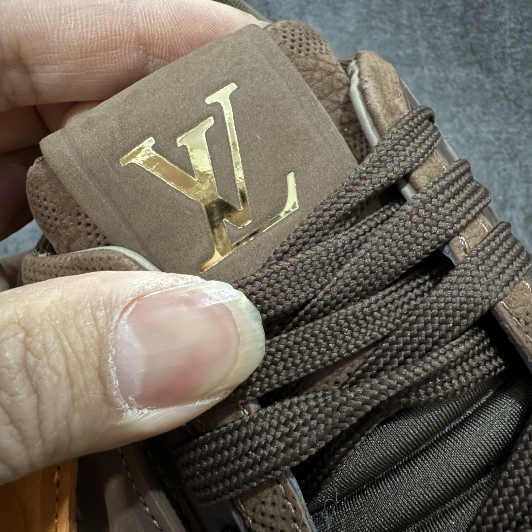 图片[7]-【天花板/Goat版】 市场最强版 没有之一的存在💪🏻 Louis Vuitton LV Trainer 系列全新版上架 手里有正品的可以对比下🆚懂货的看细节‼️ 此版品质是市场从未达到的新高度！ 整体版型 皮料 牛仔布的色差 压花纹路清晰度 后跟版型等等 都可以自行对比[机智]吊打市场所有货，怒甩十条街的那种，直接来正品对比图🆚，欢迎拿市场各大工厂的货来对比！ 尺码：35-45码-选品中心