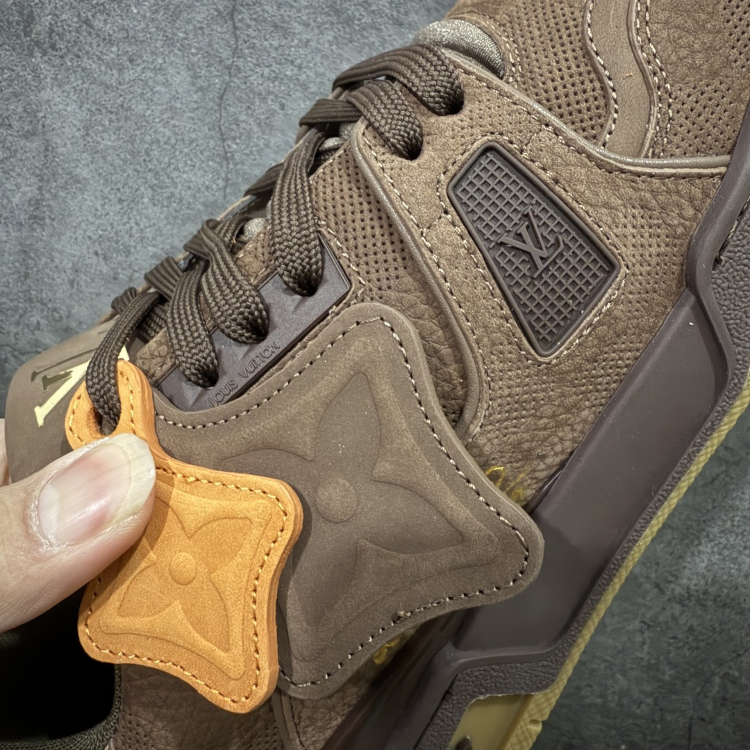 图片[5]-【天花板/Goat版】 市场最强版 没有之一的存在💪🏻 Louis Vuitton LV Trainer 系列全新版上架 手里有正品的可以对比下🆚懂货的看细节‼️ 此版品质是市场从未达到的新高度！ 整体版型 皮料 牛仔布的色差 压花纹路清晰度 后跟版型等等 都可以自行对比[机智]吊打市场所有货，怒甩十条街的那种，直接来正品对比图🆚，欢迎拿市场各大工厂的货来对比！ 尺码：35-45码-选品中心