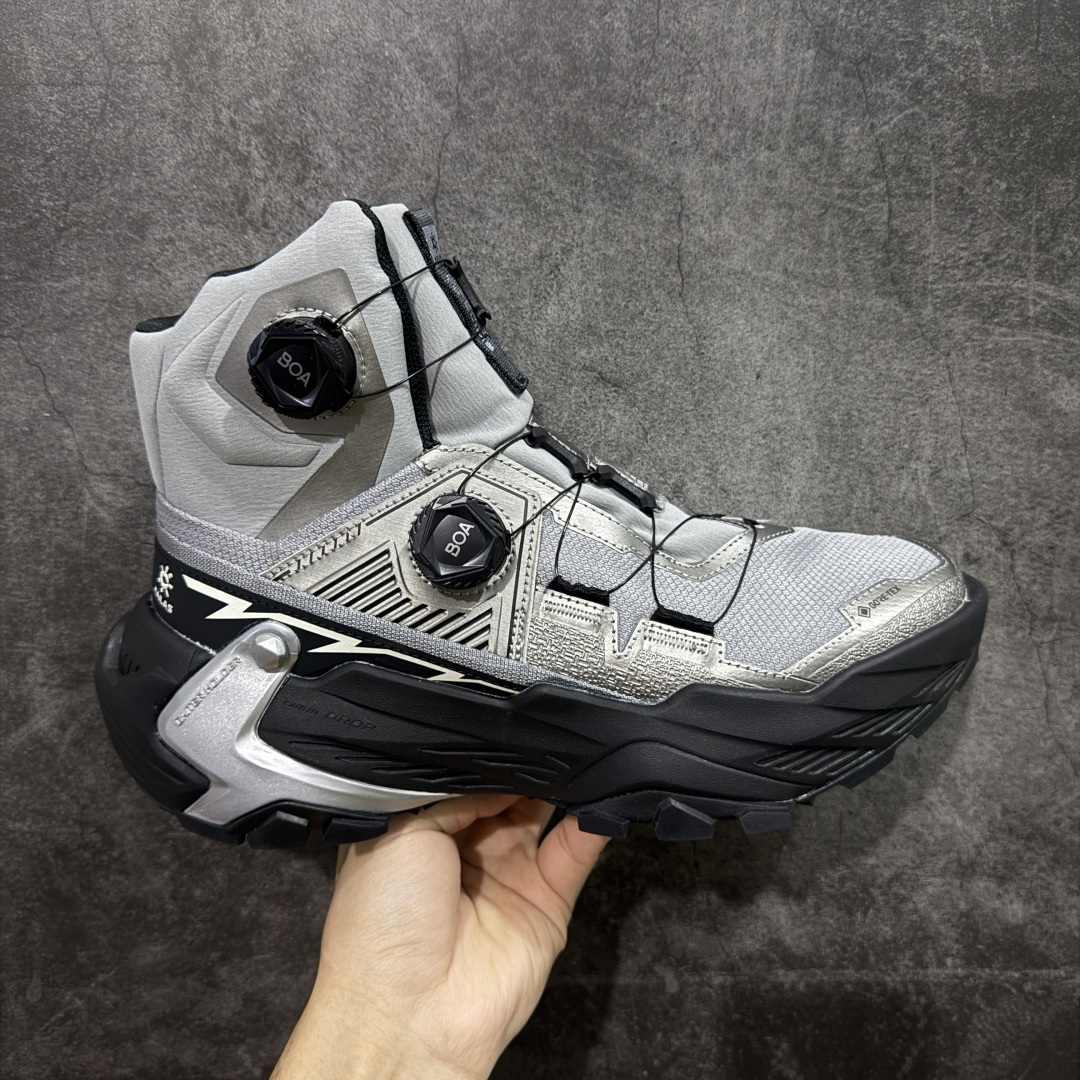 【Top纯原】KAILAS YAN GTX HIGH 凯乐石运动户外舒适时尚防滑防水透气高帮登山徒步鞋 KAILAS凯乐石品牌是全球三大全系攀登品牌之一,于2003年创立于中国广州,致力于为有攀登梦想的户外运动员及爱好者,研发制造功能性专业装备,满足他们在极限环境下安全舒适的需求,凯乐石专注于科技面料的开发及专业功能设计,产品线覆盖登山、攀岩、徒步、越野跑山、露营、旅行等多项户外运动,通过运动员的测试反馈,不断进化迭代,产品荣获国内外大奖71座,发明专利21个,更突破性的自主研发攀登器械,打造出中国的攀登硬实力。 尺码:36 36.5 37.5 38 38.5 39 40 40.5 41 42 42.5 43 44 44.5 45-选品中心