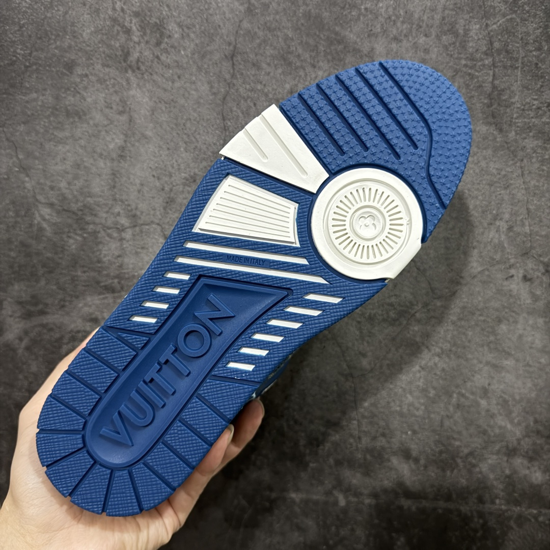 图片[9]-【莞产YS版本】Louis Vuitton Trainer lv时装走秀运动鞋 完美鞋型超高的清洁度 零毛边线头瑕疵 全套原楦原纸版原鞋开模 全网最具灵魂的版型 正确原装黄色鞋盒 正确中底印花 鞋面印花3D高频深度立体 全鞋电脑针车 紧密相连 针距密度一致 环保乳胶注塑鞋垫 厚度脚感还原原版 皮面裁剪部位 统一油边封口工艺 原装橡胶大底含胶量大底组合零偏差 专柜全套包装 防尘袋 说明书 质保卡 男女鞋 尺码： 39 40 41 42 43 44 45-选品中心