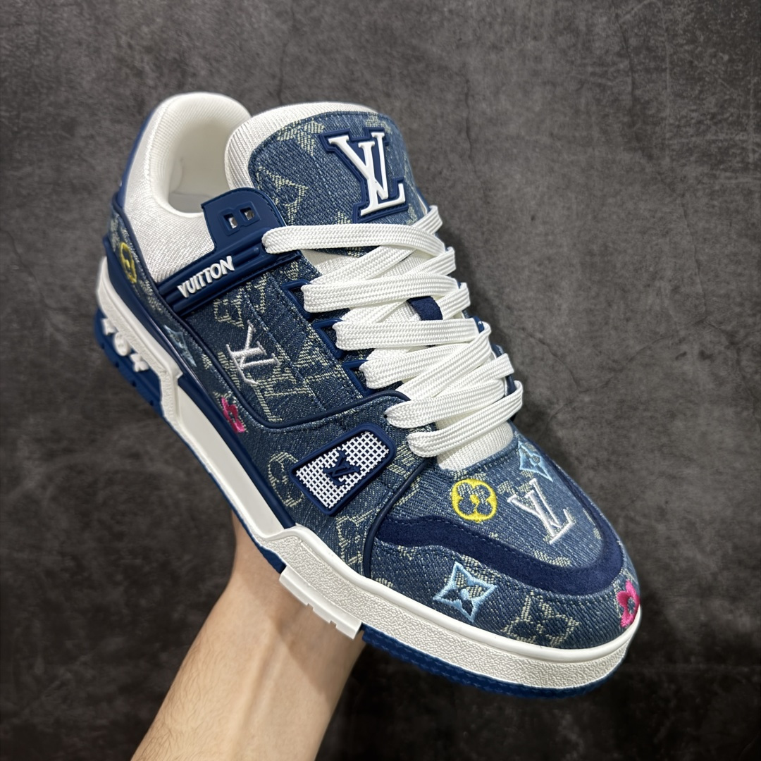 图片[3]-【莞产YS版本】Louis Vuitton Trainer lv时装走秀运动鞋 完美鞋型超高的清洁度 零毛边线头瑕疵 全套原楦原纸版原鞋开模 全网最具灵魂的版型 正确原装黄色鞋盒 正确中底印花 鞋面印花3D高频深度立体 全鞋电脑针车 紧密相连 针距密度一致 环保乳胶注塑鞋垫 厚度脚感还原原版 皮面裁剪部位 统一油边封口工艺 原装橡胶大底含胶量大底组合零偏差 专柜全套包装 防尘袋 说明书 质保卡 男女鞋 尺码： 39 40 41 42 43 44 45-选品中心