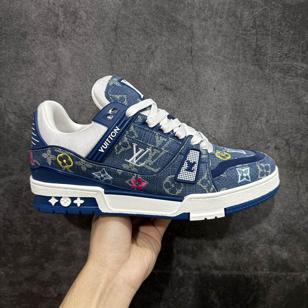 【莞产YS版本】Louis Vuitton Trainer lv时装走秀运动鞋 完美鞋型超高的清洁度 零毛边线头瑕疵 全套原楦原纸版原鞋开模 全网最具灵魂的版型 正确原装黄色鞋盒 正确中底印花 鞋面印花3D高频深度立体 全鞋电脑针车 紧密相连 针距密度一致 环保乳胶注塑鞋垫 厚度脚感还原原版 皮面裁剪部位 统一油边封口工艺 原装橡胶大底含胶量大底组合零偏差 专柜全套包装 防尘袋 说明书 质保卡 男女鞋 尺码: 39 40 41 42 43 44 45-选品中心
