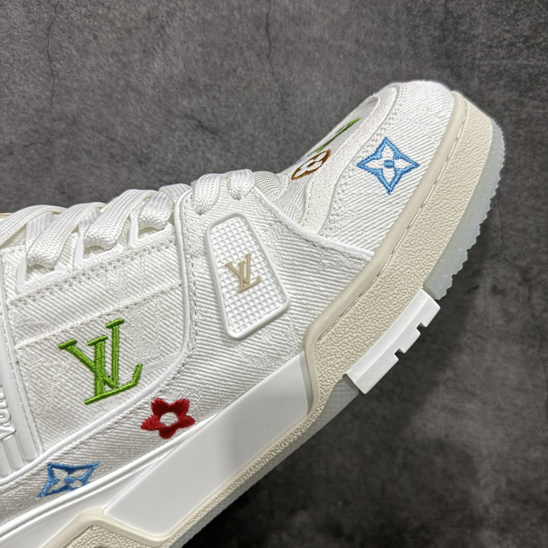 图片[6]-【莞产YS版本】Louis Vuitton Trainer lv时装走秀运动鞋 完美鞋型超高的清洁度 零毛边线头瑕疵 全套原楦原纸版原鞋开模 全网最具灵魂的版型 正确原装黄色鞋盒 正确中底印花 鞋面印花3D高频深度立体 全鞋电脑针车 紧密相连 针距密度一致 环保乳胶注塑鞋垫 厚度脚感还原原版 皮面裁剪部位 统一油边封口工艺 原装橡胶大底含胶量大底组合零偏差 专柜全套包装 防尘袋 说明书 质保卡 男女鞋 尺码： 39 40 41 42 43 44 45-选品中心