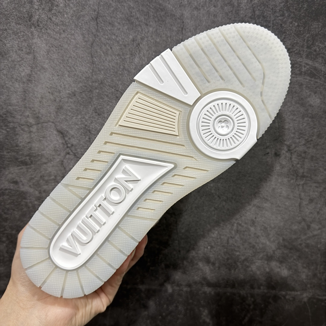 图片[9]-【莞产YS版本】Louis Vuitton Trainer lv时装走秀运动鞋 完美鞋型超高的清洁度 零毛边线头瑕疵 全套原楦原纸版原鞋开模 全网最具灵魂的版型 正确原装黄色鞋盒 正确中底印花 鞋面印花3D高频深度立体 全鞋电脑针车 紧密相连 针距密度一致 环保乳胶注塑鞋垫 厚度脚感还原原版 皮面裁剪部位 统一油边封口工艺 原装橡胶大底含胶量大底组合零偏差 专柜全套包装 防尘袋 说明书 质保卡 男女鞋 尺码： 39 40 41 42 43 44 45-选品中心