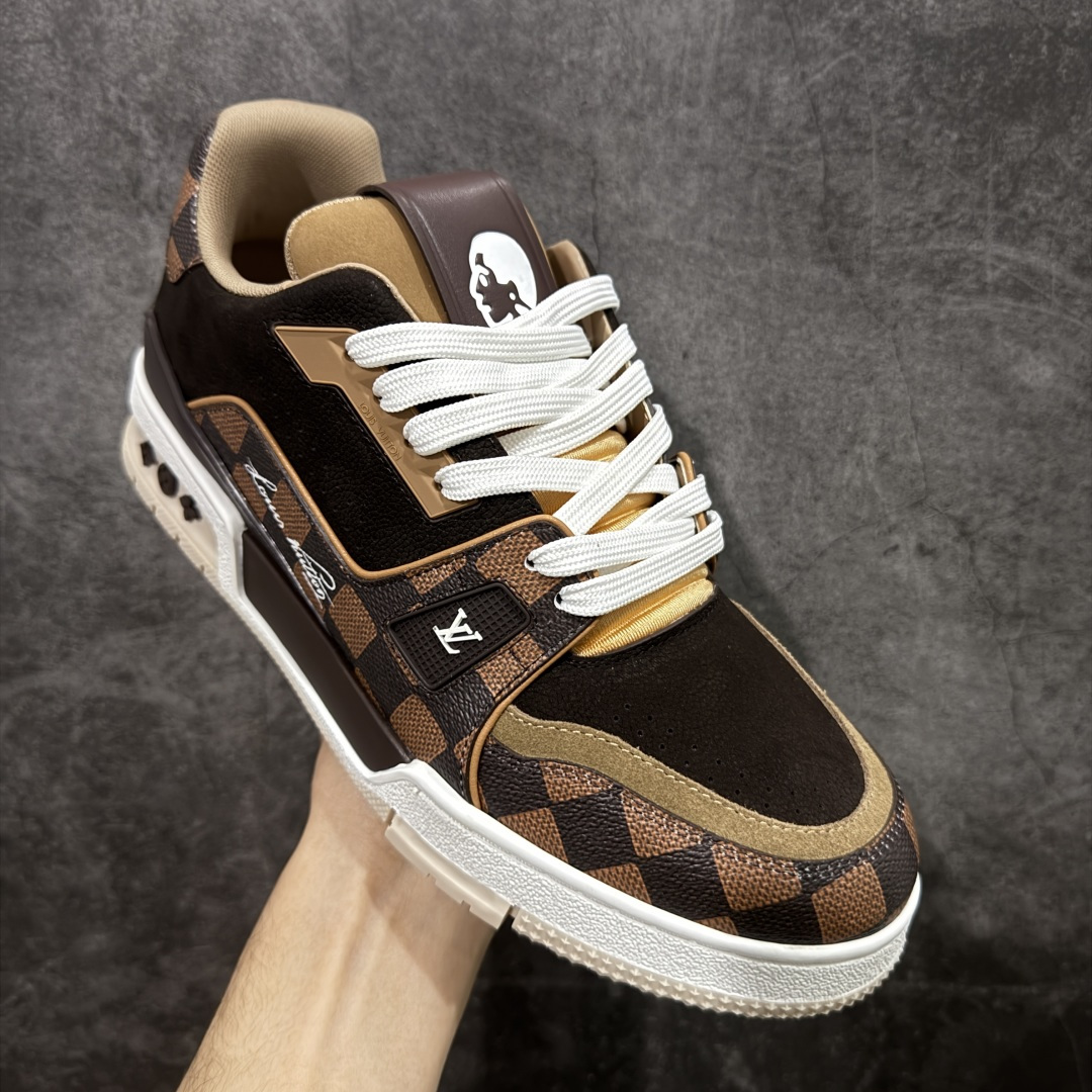 图片[3]-【莞产YS版本】Louis Vuitton Trainer lv时装走秀运动鞋 完美鞋型超高的清洁度 零毛边线头瑕疵 全套原楦原纸版原鞋开模 全网最具灵魂的版型 正确原装黄色鞋盒 正确中底印花 鞋面印花3D高频深度立体 全鞋电脑针车 紧密相连 针距密度一致 环保乳胶注塑鞋垫 厚度脚感还原原版 皮面裁剪部位 统一油边封口工艺 原装橡胶大底含胶量大底组合零偏差 专柜全套包装 防尘袋 说明书 质保卡 男女鞋 尺码： 39 40 41 42 43 44 45-选品中心