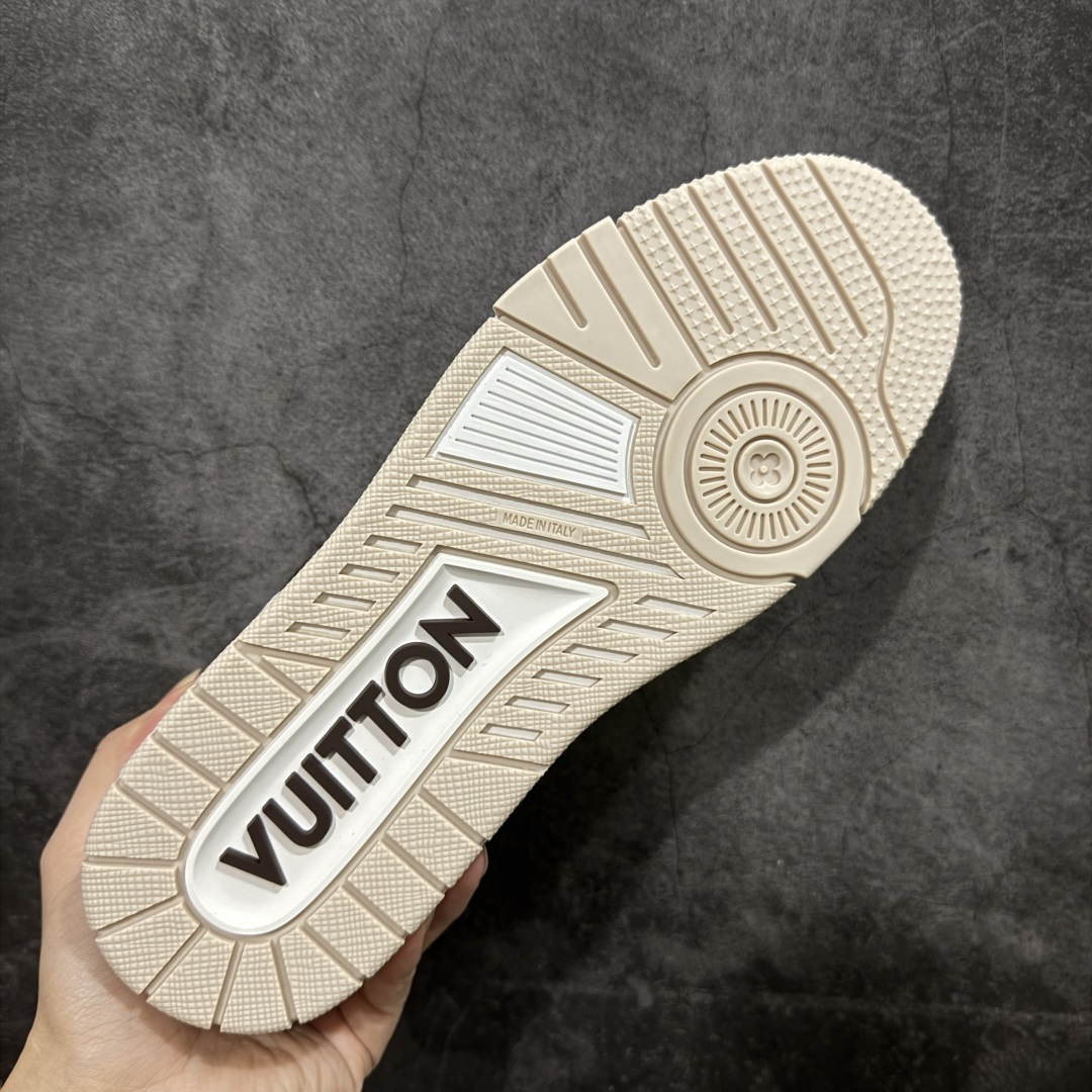 图片[9]-【莞产YS版本】Louis Vuitton Trainer lv时装走秀运动鞋 完美鞋型超高的清洁度 零毛边线头瑕疵 全套原楦原纸版原鞋开模 全网最具灵魂的版型 正确原装黄色鞋盒 正确中底印花 鞋面印花3D高频深度立体 全鞋电脑针车 紧密相连 针距密度一致 环保乳胶注塑鞋垫 厚度脚感还原原版 皮面裁剪部位 统一油边封口工艺 原装橡胶大底含胶量大底组合零偏差 专柜全套包装 防尘袋 说明书 质保卡 男女鞋 尺码： 39 40 41 42 43 44 45-选品中心