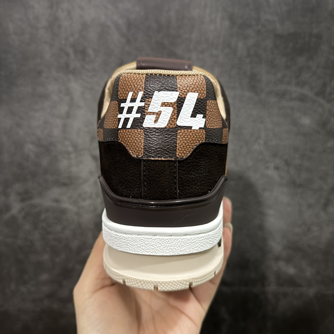 图片[4]-【莞产YS版本】Louis Vuitton Trainer lv时装走秀运动鞋 完美鞋型超高的清洁度 零毛边线头瑕疵 全套原楦原纸版原鞋开模 全网最具灵魂的版型 正确原装黄色鞋盒 正确中底印花 鞋面印花3D高频深度立体 全鞋电脑针车 紧密相连 针距密度一致 环保乳胶注塑鞋垫 厚度脚感还原原版 皮面裁剪部位 统一油边封口工艺 原装橡胶大底含胶量大底组合零偏差 专柜全套包装 防尘袋 说明书 质保卡 男女鞋 尺码： 39 40 41 42 43 44 45-选品中心