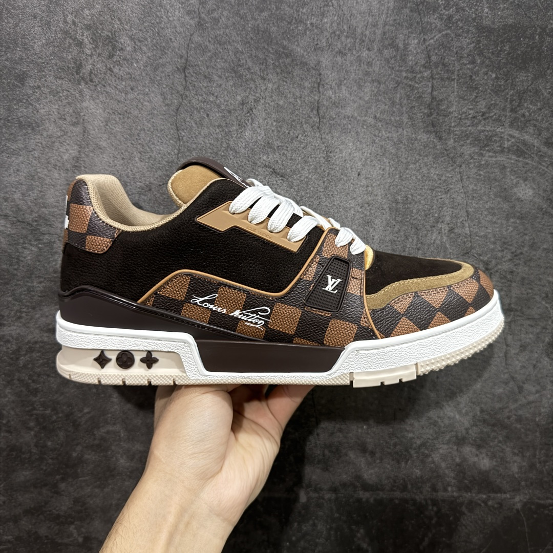 【莞产YS版本】Louis Vuitton Trainer lv时装走秀运动鞋 完美鞋型超高的清洁度 零毛边线头瑕疵 全套原楦原纸版原鞋开模 全网最具灵魂的版型 正确原装黄色鞋盒 正确中底印花 鞋面印花3D高频深度立体 全鞋电脑针车 紧密相连 针距密度一致 环保乳胶注塑鞋垫 厚度脚感还原原版 皮面裁剪部位 统一油边封口工艺 原装橡胶大底含胶量大底组合零偏差 专柜全套包装 防尘袋 说明书 质保卡 男女鞋 尺码: 39 40 41 42 43 44 45-选品中心