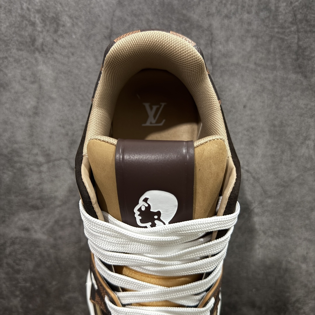 图片[8]-【莞产YS版本】Louis Vuitton Trainer lv时装走秀运动鞋 完美鞋型超高的清洁度 零毛边线头瑕疵 全套原楦原纸版原鞋开模 全网最具灵魂的版型 正确原装黄色鞋盒 正确中底印花 鞋面印花3D高频深度立体 全鞋电脑针车 紧密相连 针距密度一致 环保乳胶注塑鞋垫 厚度脚感还原原版 皮面裁剪部位 统一油边封口工艺 原装橡胶大底含胶量大底组合零偏差 专柜全套包装 防尘袋 说明书 质保卡 男女鞋 尺码： 39 40 41 42 43 44 45-选品中心