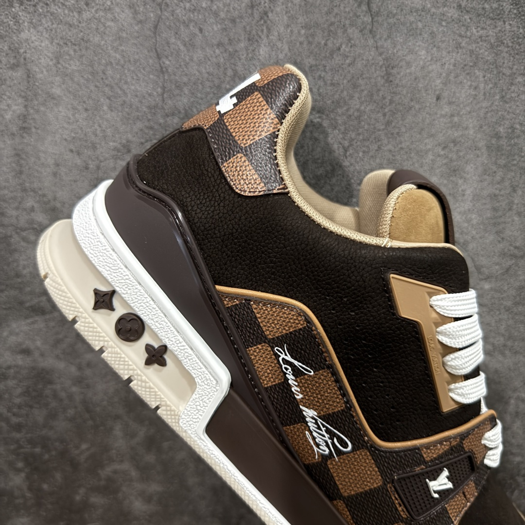 图片[7]-【莞产YS版本】Louis Vuitton Trainer lv时装走秀运动鞋 完美鞋型超高的清洁度 零毛边线头瑕疵 全套原楦原纸版原鞋开模 全网最具灵魂的版型 正确原装黄色鞋盒 正确中底印花 鞋面印花3D高频深度立体 全鞋电脑针车 紧密相连 针距密度一致 环保乳胶注塑鞋垫 厚度脚感还原原版 皮面裁剪部位 统一油边封口工艺 原装橡胶大底含胶量大底组合零偏差 专柜全套包装 防尘袋 说明书 质保卡 男女鞋 尺码： 39 40 41 42 43 44 45-选品中心