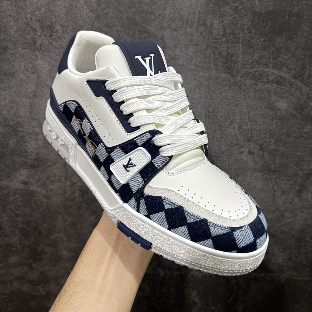 图片[3]-【莞产YS版本】Louis Vuitton Trainer lv时装走秀运动鞋 完美鞋型超高的清洁度 零毛边线头瑕疵 全套原楦原纸版原鞋开模 全网最具灵魂的版型 正确原装黄色鞋盒 正确中底印花 鞋面印花3D高频深度立体 全鞋电脑针车 紧密相连 针距密度一致 环保乳胶注塑鞋垫 厚度脚感还原原版 皮面裁剪部位 统一油边封口工艺 原装橡胶大底含胶量大底组合零偏差 专柜全套包装 防尘袋 说明书 质保卡 男女鞋 尺码： 39 40 41 42 43 44 45-选品中心